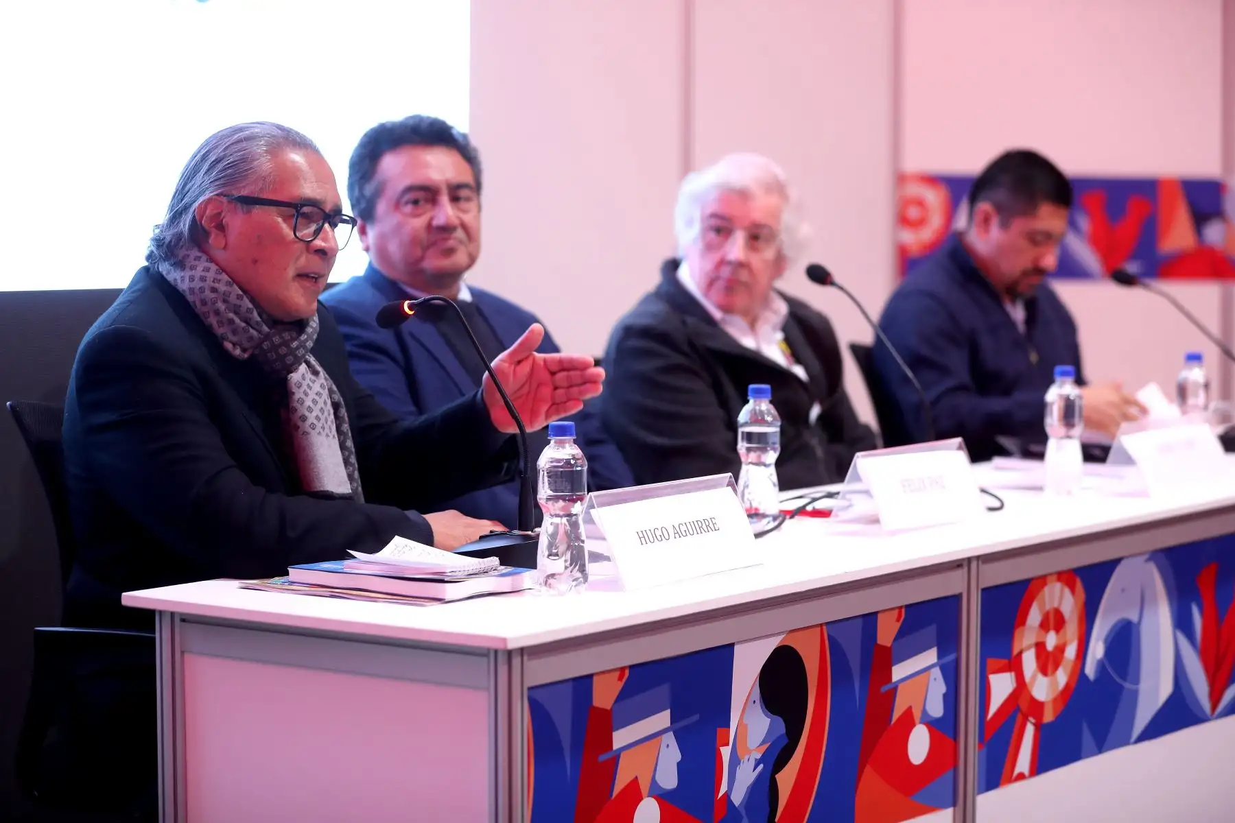 Hugo Aguirre, presidente del Directorio de Editora Perú, y Félix Paz, director de la Agencia Andina y del Diario El Peruano, participaron en la presentación del libro " Las Leyes del Bicentenario" del Fondo Editorial Editora Perú, realizada en el auditorio Clorinda Matto de la Feria Internacional del Libro de Lima 2024. Foto: ANDINA / Lino Chipana.