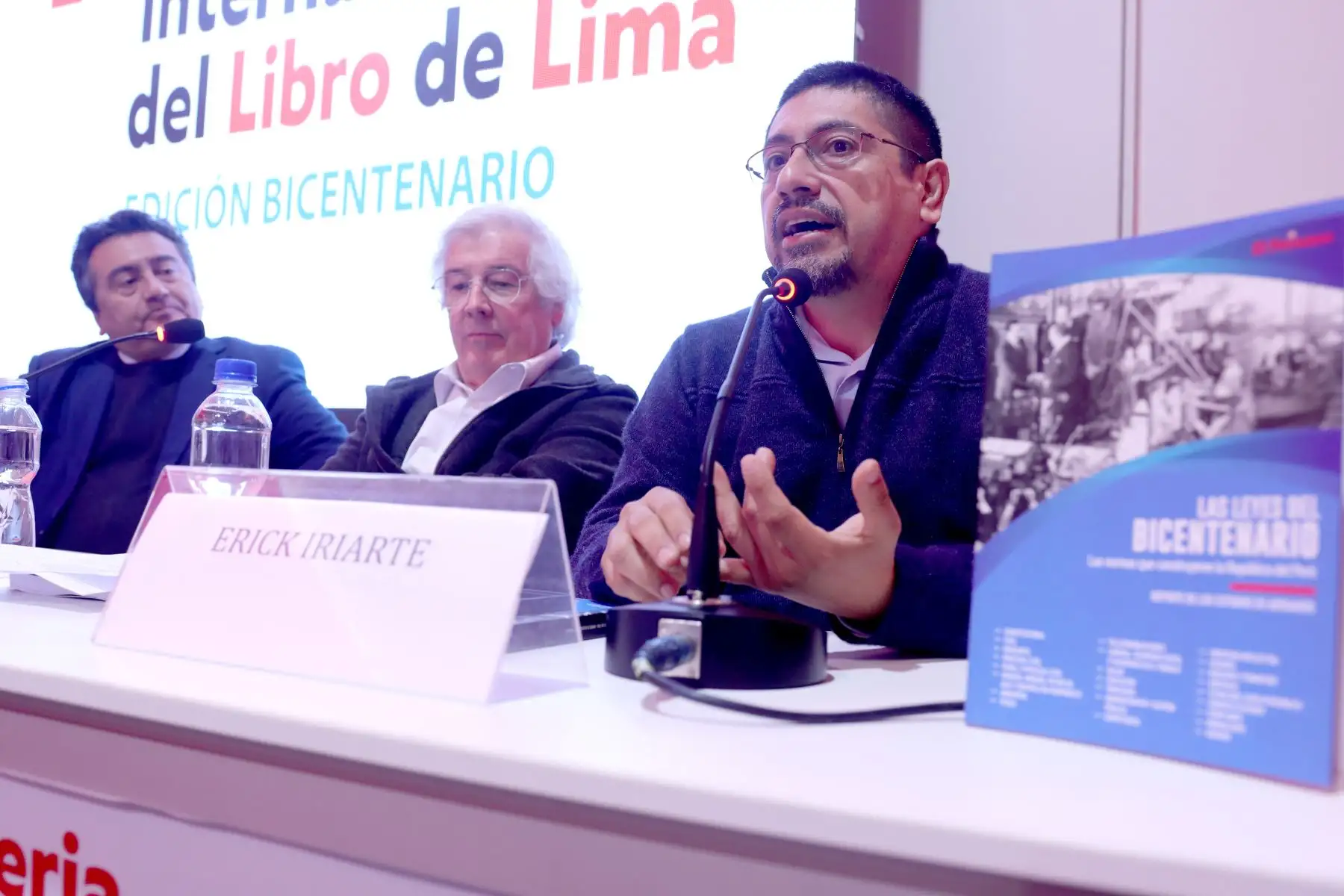 Los abogados Hans Flury y Erick Iriarte participaron en la presentación del libro " Las Leyes del Bicentenario" del Fondo Editorial Editora Perú, realizada en el auditorio Clorinda Matto de la Feria Internacional del Libro de Lima 2024. Foto: ANDINA / Lino Chipana.