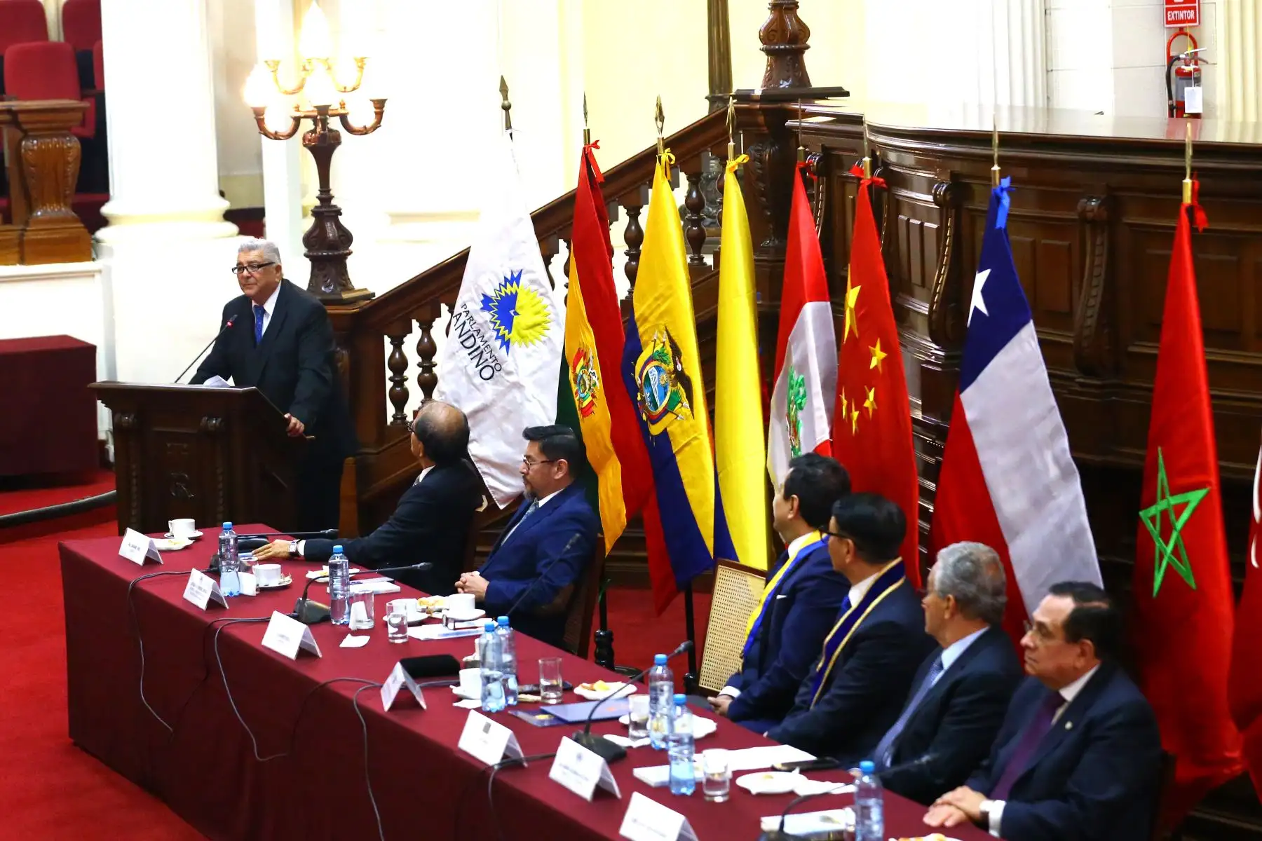 El presidente del Parlamento Andino, Dr. Gustavo Pacheco Villar participa en la presentación del libro " Cuando China se encuentra con el Perú, de Kexin Meng y a la condecoración del empresario Juan Barreto Boggio que impulsa el proyecto turístico cultural Castillo de Chancay.
Foto: ANDINA/Eddy Ramos