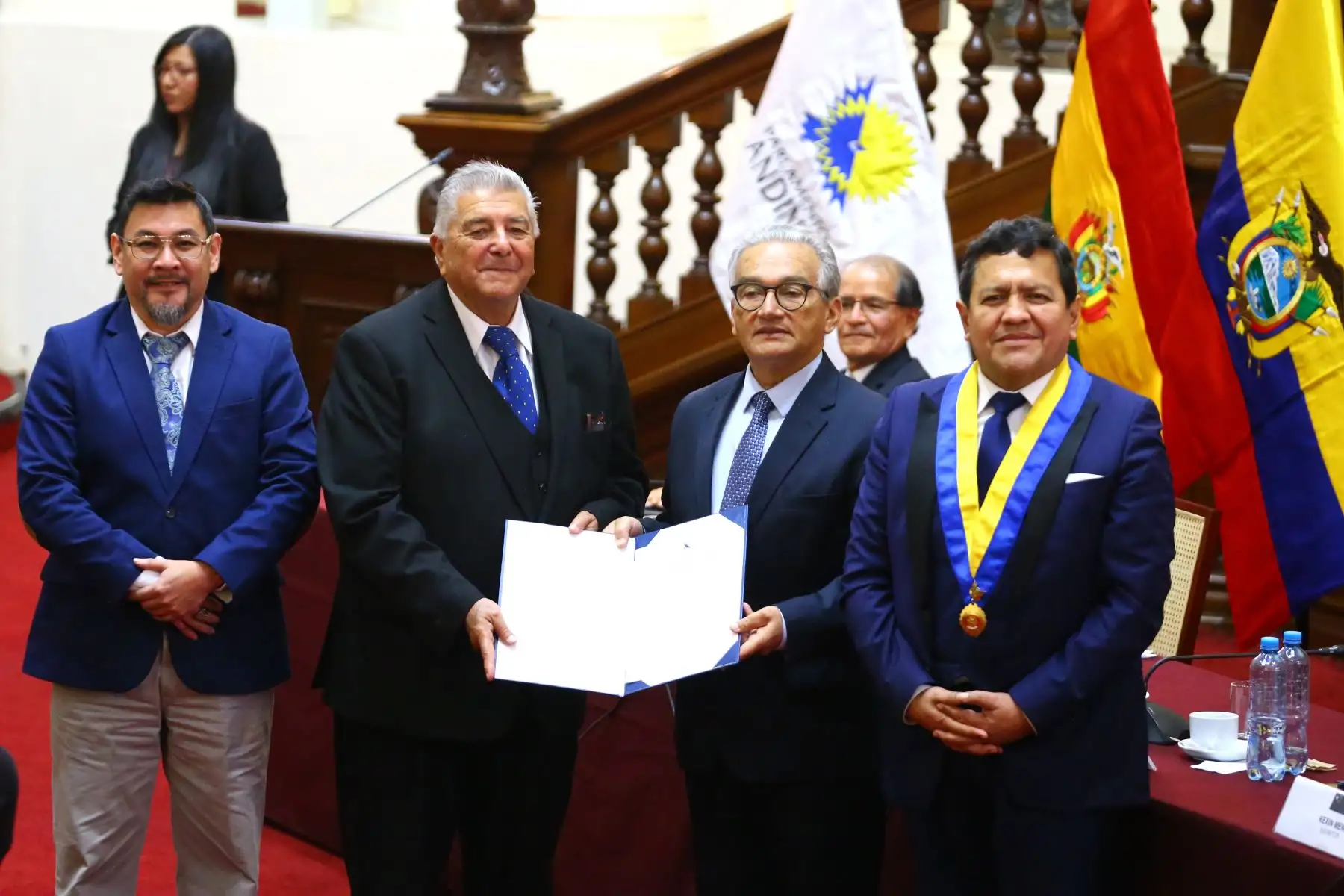 El presidente del Parlamento Andino, Dr. Gustavo Pacheco Villar participa en la presentación del libro " Cuando China se encuentra con el Perú, de Kexin Meng y a la condecoración del empresario Juan Barreto Boggio que impulsa el proyecto turístico cultural Castillo de Chancay.
Foto: ANDINA/Eddy Ramos