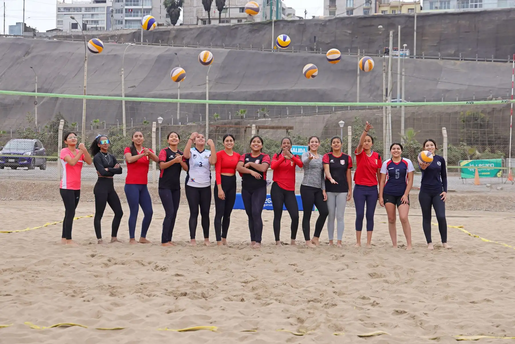 Selección femenina de vóley playa entrena en la sede Legado Costa Verde con miras a los Juegos Panamericanos Junior 2025.
Foto: Legado