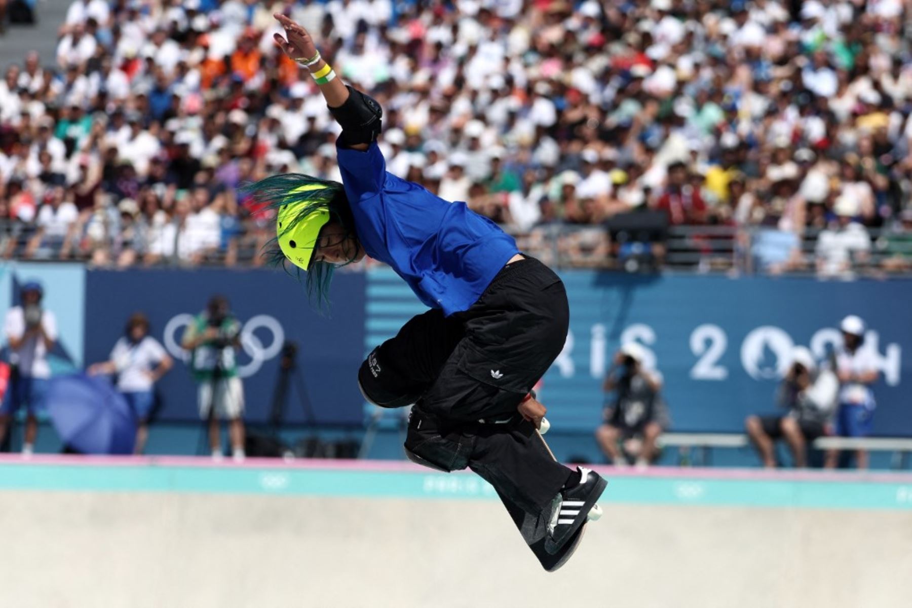 La brasileña Raicca Ventura compite en las preliminares de skateboarding park femenino durante los Juegos Olímpicos de París 2024 en La Concorde,  el 6 de agosto de