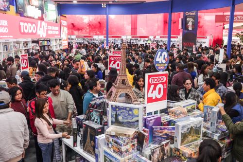 FIL LIMA 2024:  cientos de ciudadanos aprovechan para hacer compras el último día de la Feria del Libro