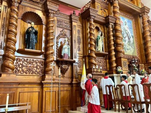 El retablo de la catedral de Moyobamba representa una de las mayores expresiones del sincretismo cultural y religioso de la comunidad católica de la Amazonía peruana. ANDINA/Difusión