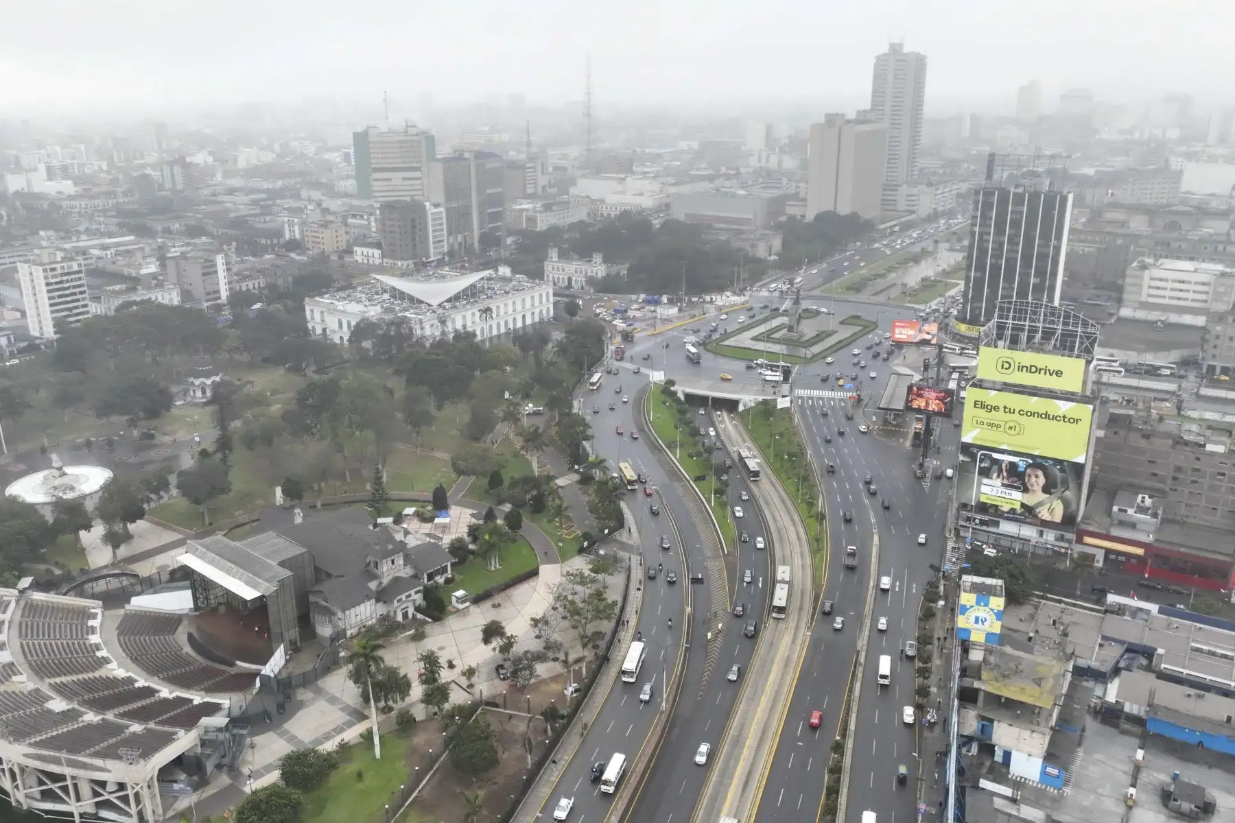 Panorámica de la avenida Paseo de la República durante una garúa contínua.Foto: ANDINA/Juan Carlos Guzmán Negrini