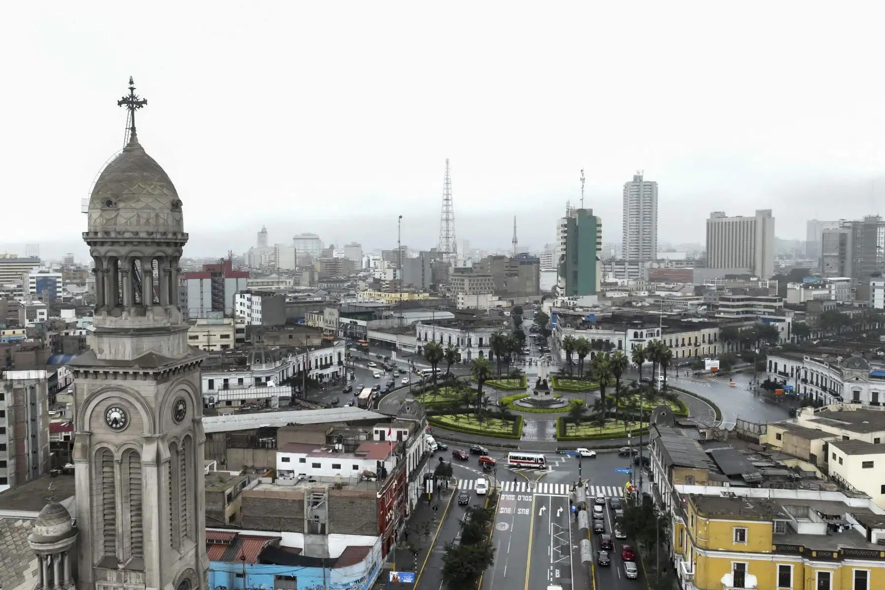 Panorámica de la plaza Bolognesi durante una garúa contínua.

Foto: ANDINA/Juan Carlos Guzmán Negrini