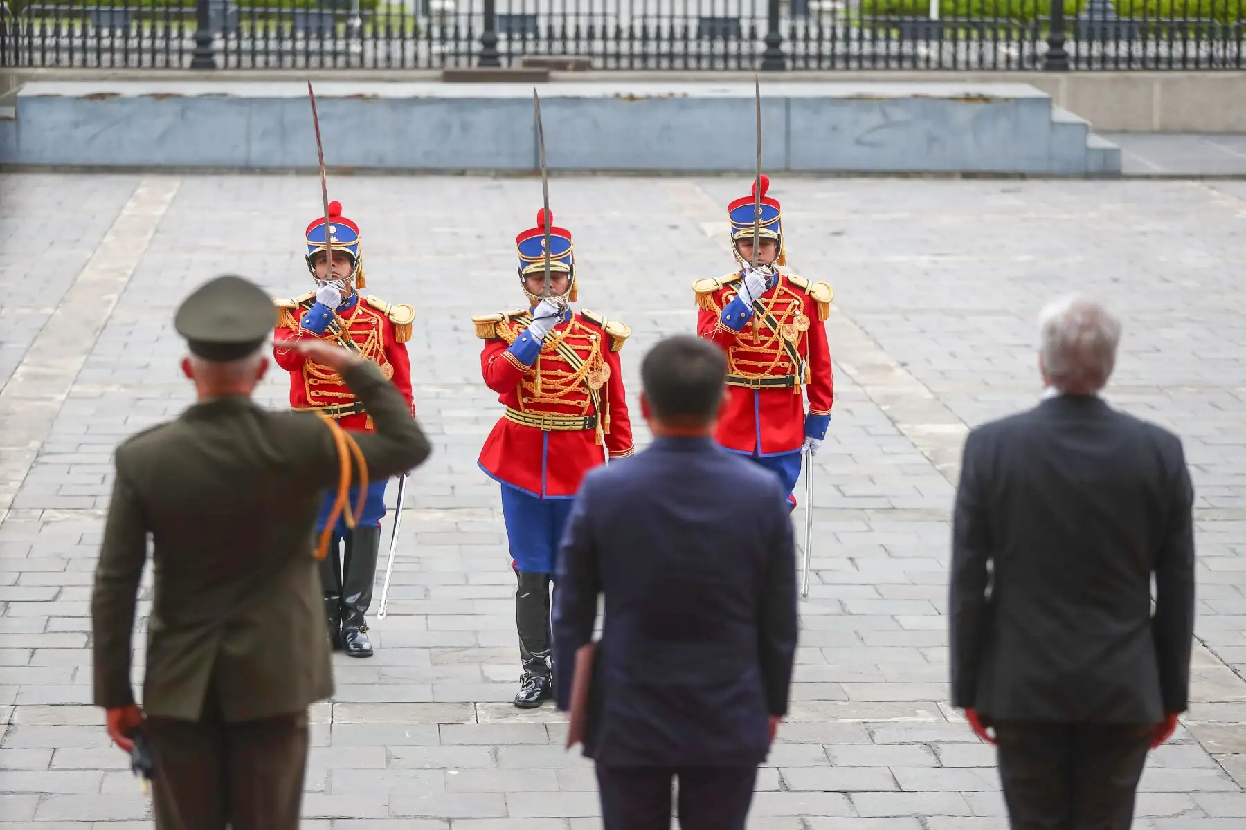 Desde Palacio de Gobierno se realizó la ceremonia de presentación de Cartas Credenciales de embajadores concurrentes de los países de Surinam, Angola, Zimbabue, Mongolia, Omán y Mali, que contó con la participación del canciller Javier González-Olaechea y de la presidenta Dina Boluarte. Foto: ANDINA/Presidencia