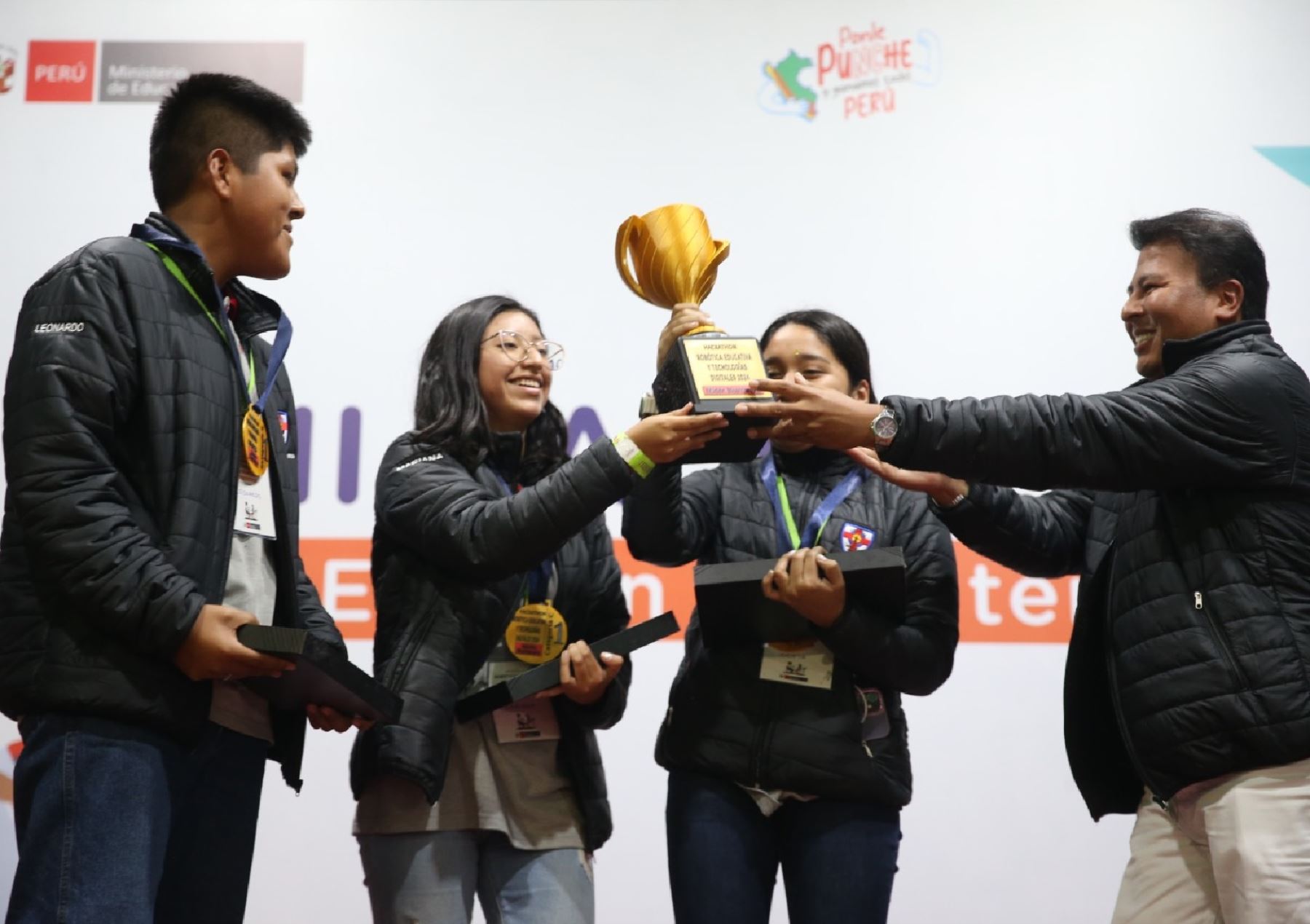 Escolares de Tacna diseñan silla para personas con discapacidad, que funciona con inteligencia artificial. El proyecto ganó III Hackathon en Robótica Educativa y Tecnologías Digitales que organizó el Ministerio de Educación. Foto: ANDINA/difusión