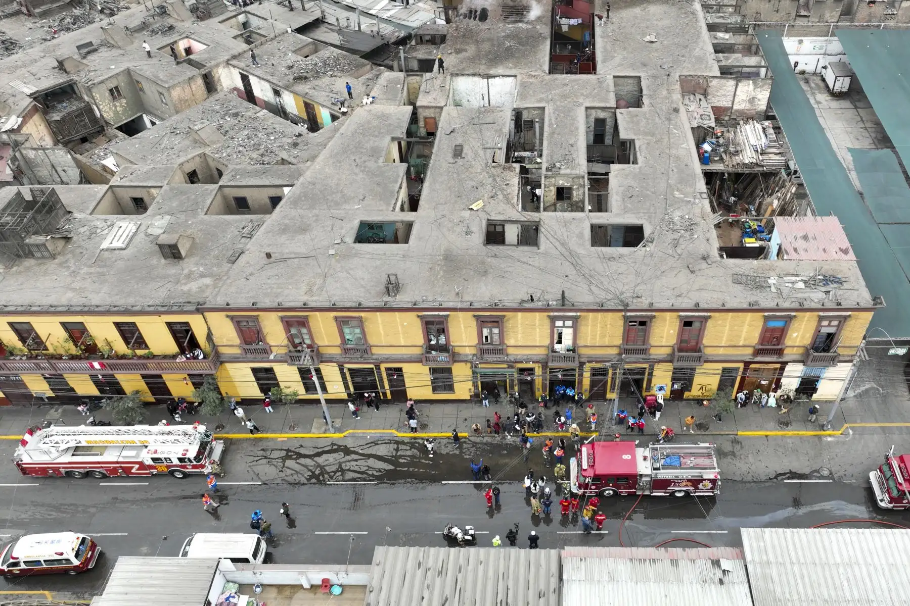 Incendio en el centro de Lima: bomberos confinan siniestro en Jirón Leticia.

Foto: ANDINA/Juan Carlos Guzmán Negrini