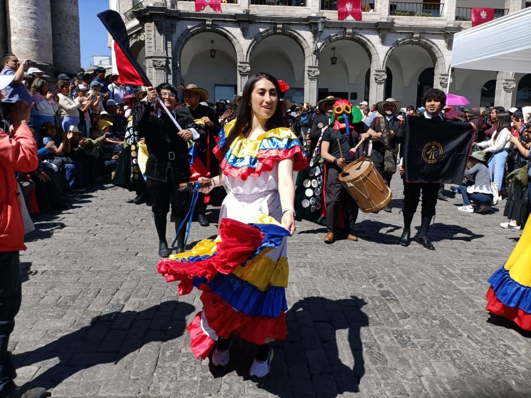 Arequipa desborda de música y alegría por el Encuentro Internacional de Tunas. Agrupaciones participantes recorrieron la Ciudad Blanca llevando el ambiente festivo. ANDINA/Difusión