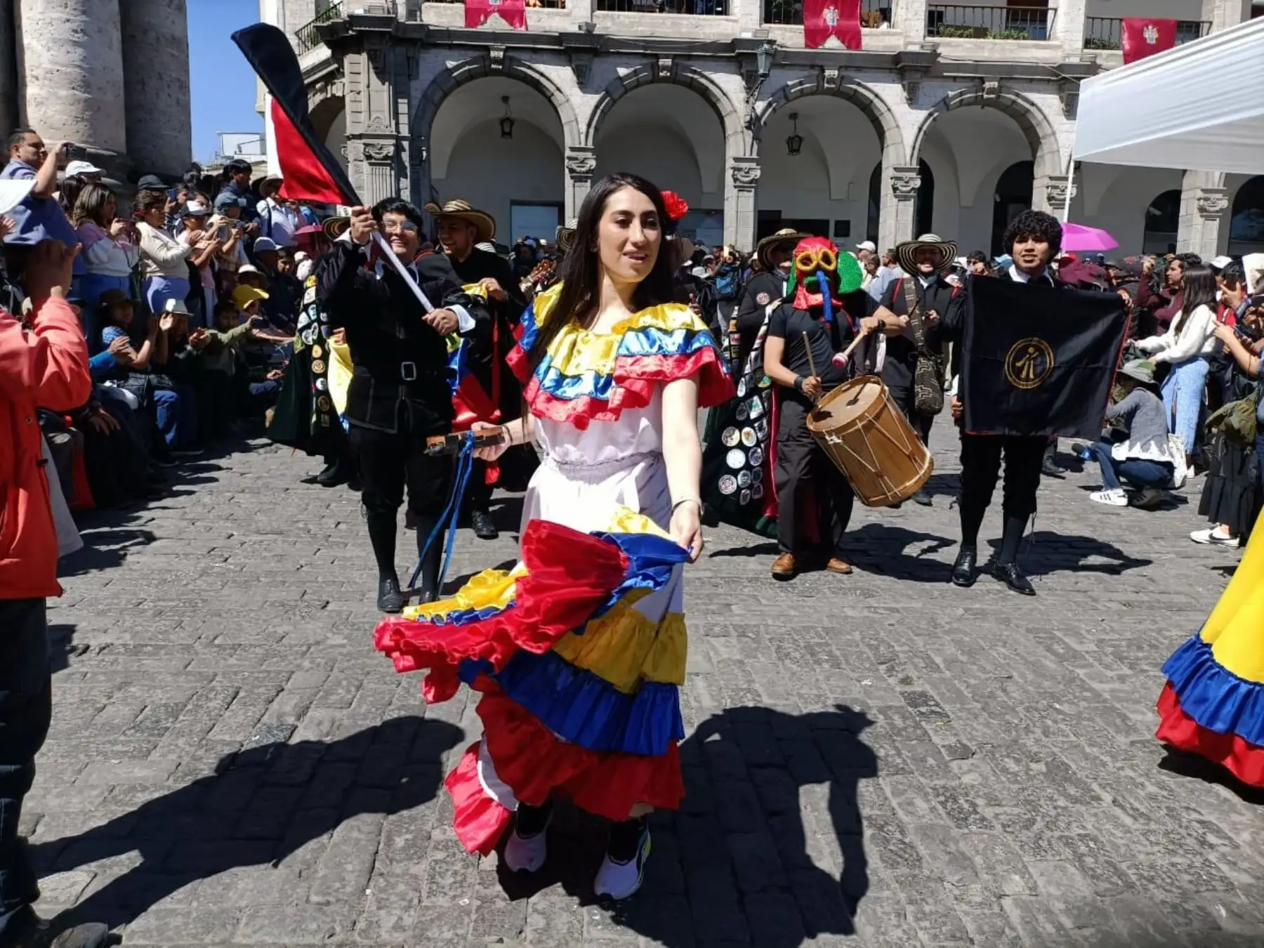 Arequipa desborda de música y alegría por el Encuentro Internacional de Tunas. Agrupaciones participantes recorrieron la Ciudad Blanca llevando el ambiente festivo. ANDINA/Difusión