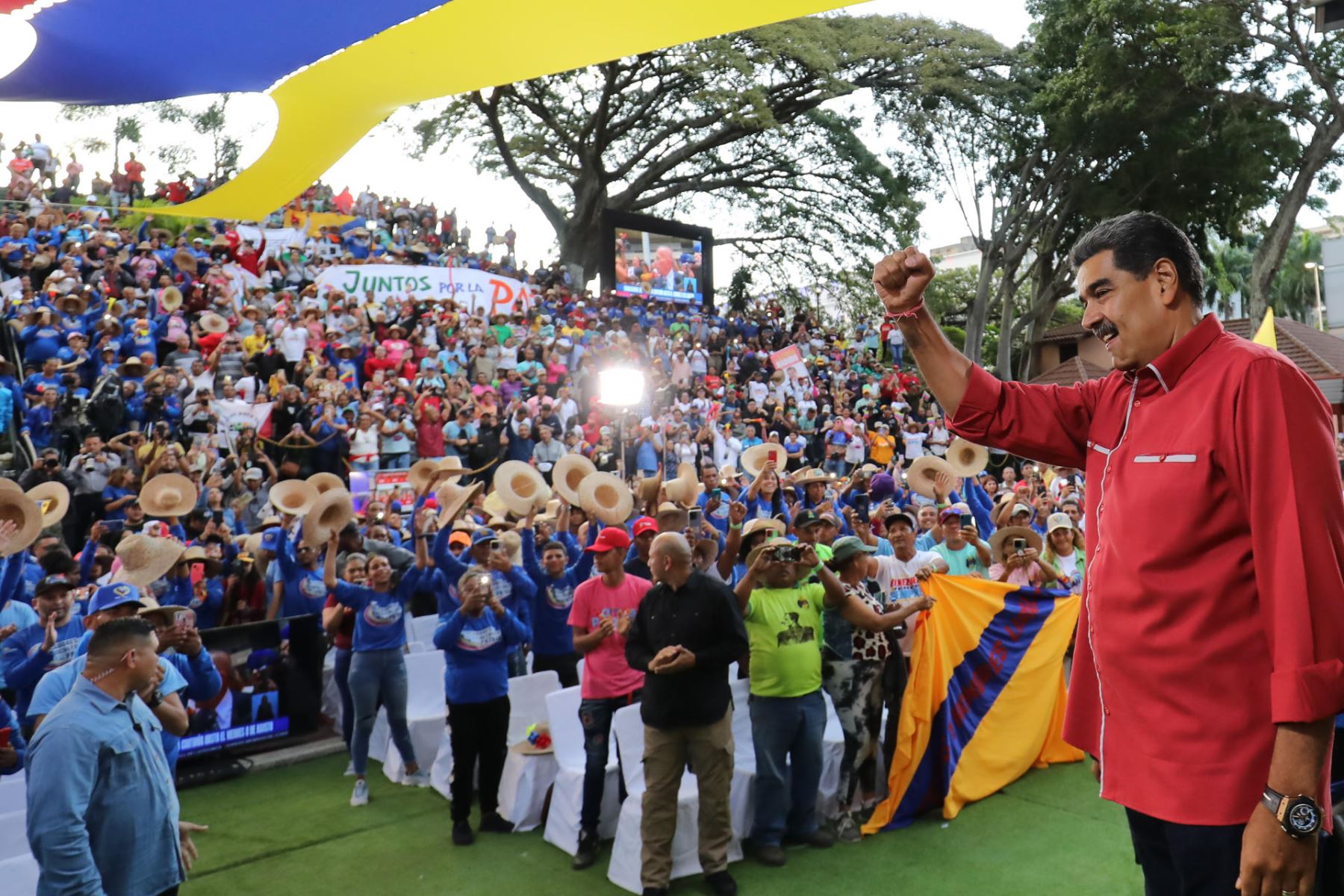 Fotografía cedida por Prensa Miraflores del presidente de Venezuela, Nicolás Maduro, durante un acto el miércoles 7 en Caracas. Maduro dijo que el sistema del Consejo Nacional Electoral (CNE) recibe "30 millones de ataques por minuto" desde las presidenciales del 28 de julio, por lo que el jefe de Estado, declarado ganador de los comicios, denunció un golpe de Estado "ciberfascista criminal". Foto: EFE/Prensa Miraflores