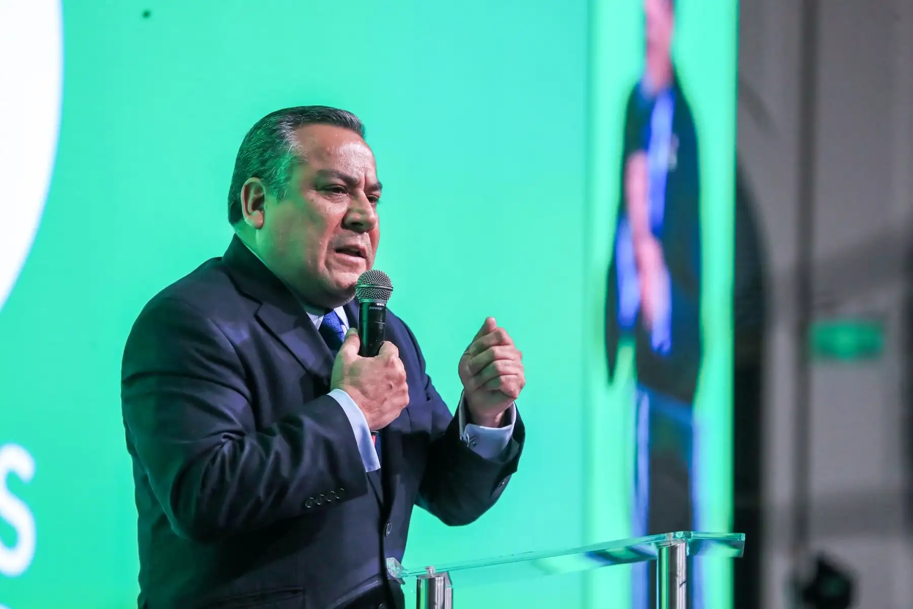 El presidente del Consejo de Ministros, Gustavo Adrianzén, presidió la ceremonia especial por los 20 años del proyecto del gas de Camisea, en donde también participaron los titulares de los ministerios de Energía y Minas, y de Vivienda, Construcción y Saneamiento. Foto: ANDINA/PCM