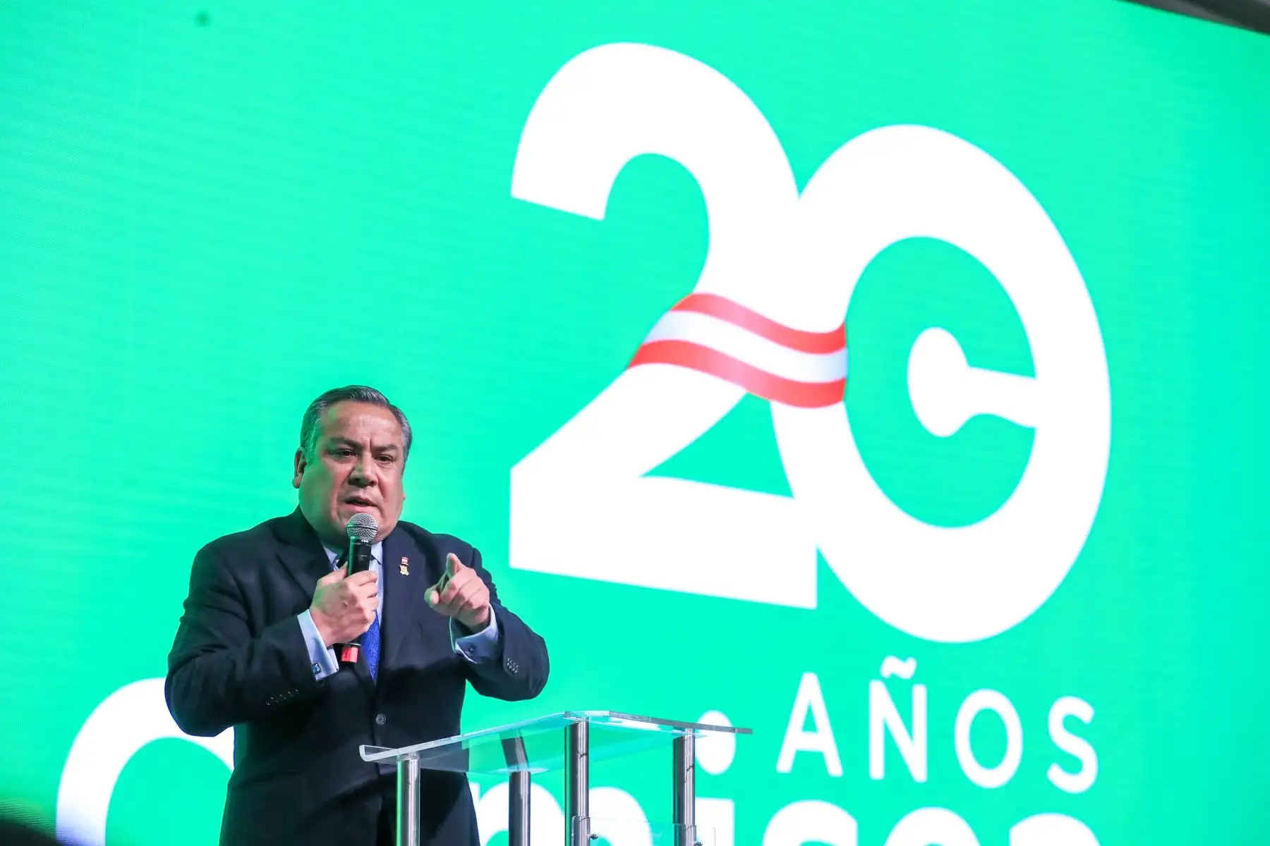 El presidente del Consejo de Ministros, Gustavo Adrianzén, presidió la ceremonia especial por los 20 años del proyecto del gas de Camisea, en donde también participaron los titulares de los ministerios de Energía y Minas, y de Vivienda, Construcción y Saneamiento. Foto: ANDINA/PCM