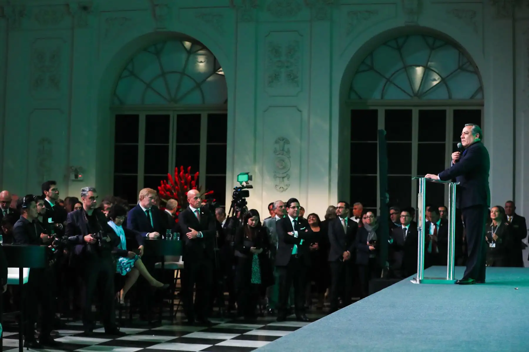 El presidente del Consejo de Ministros, Gustavo Adrianzén, presidió la ceremonia especial por los 20 años del proyecto del gas de Camisea, en donde también participaron los titulares de los ministerios de Energía y Minas, y de Vivienda, Construcción y Saneamiento. Foto: ANDINA/PCM