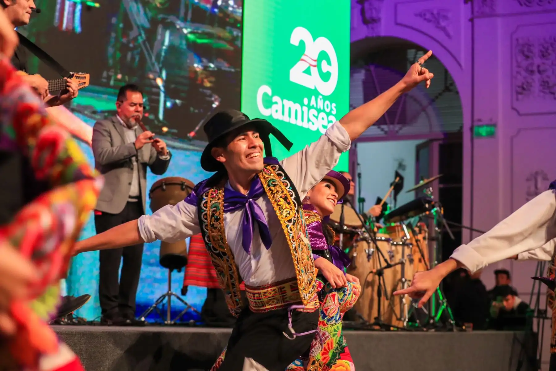 El presidente del Consejo de Ministros, Gustavo Adrianzén, presidió la ceremonia especial por los 20 años del proyecto del gas de Camisea, en donde también participaron los titulares de los ministerios de Energía y Minas, y de Vivienda, Construcción y Saneamiento. Foto: ANDINA/PCM