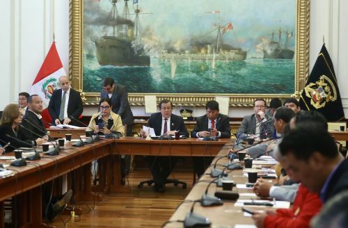 Junta de Portavoces del Congreso presidido por el titular del Legislativo, Eduardo Salhuana.