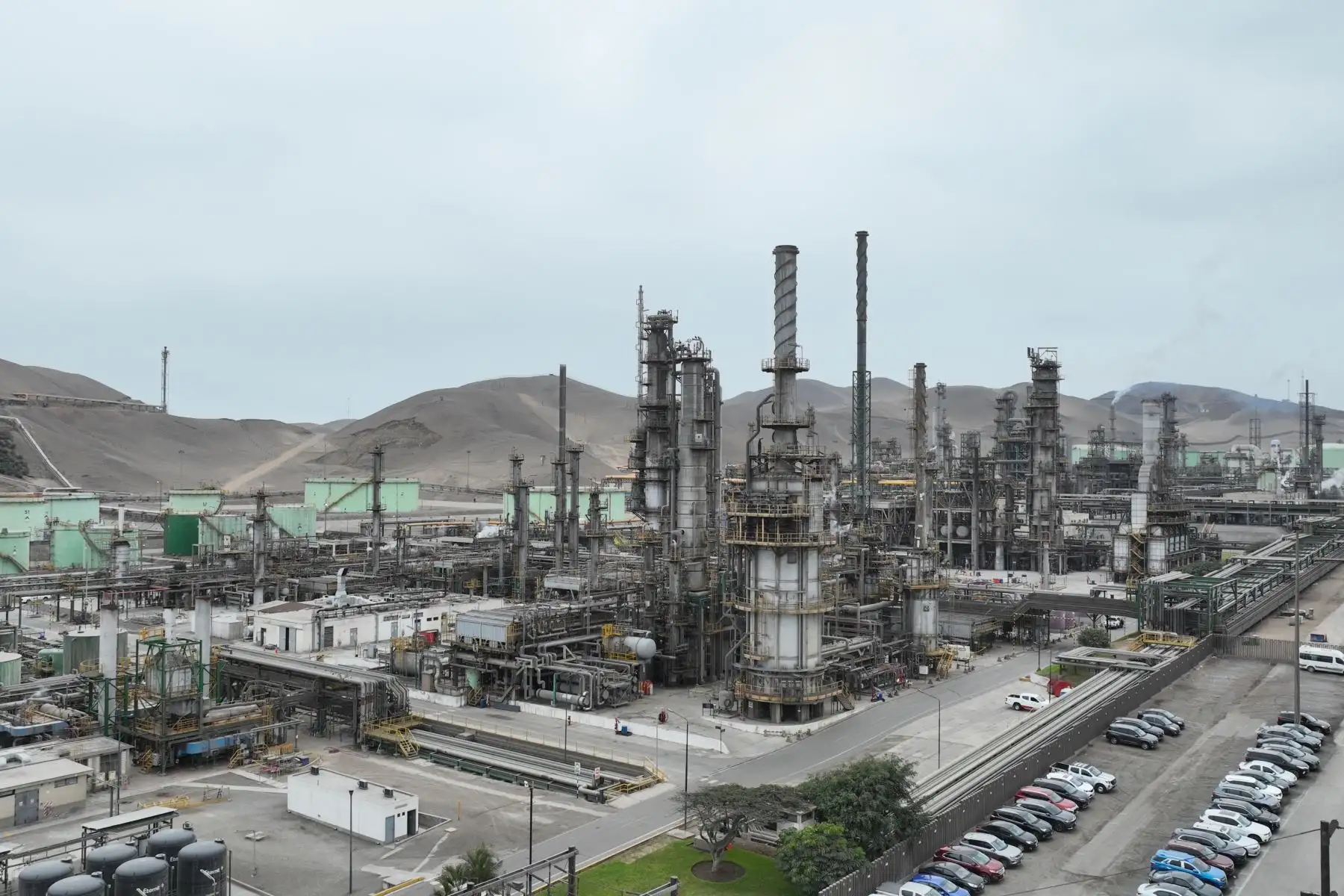 El incendio ocurrido en La Pampilla, en Ventanilla, preocupó a la población cercana a la enorme instalación de refinamiento de combustible, así como a los conductores que se movilizaban por la avenida Gambeta. Foto: ANDINA/Juan Carlos Guzmán
