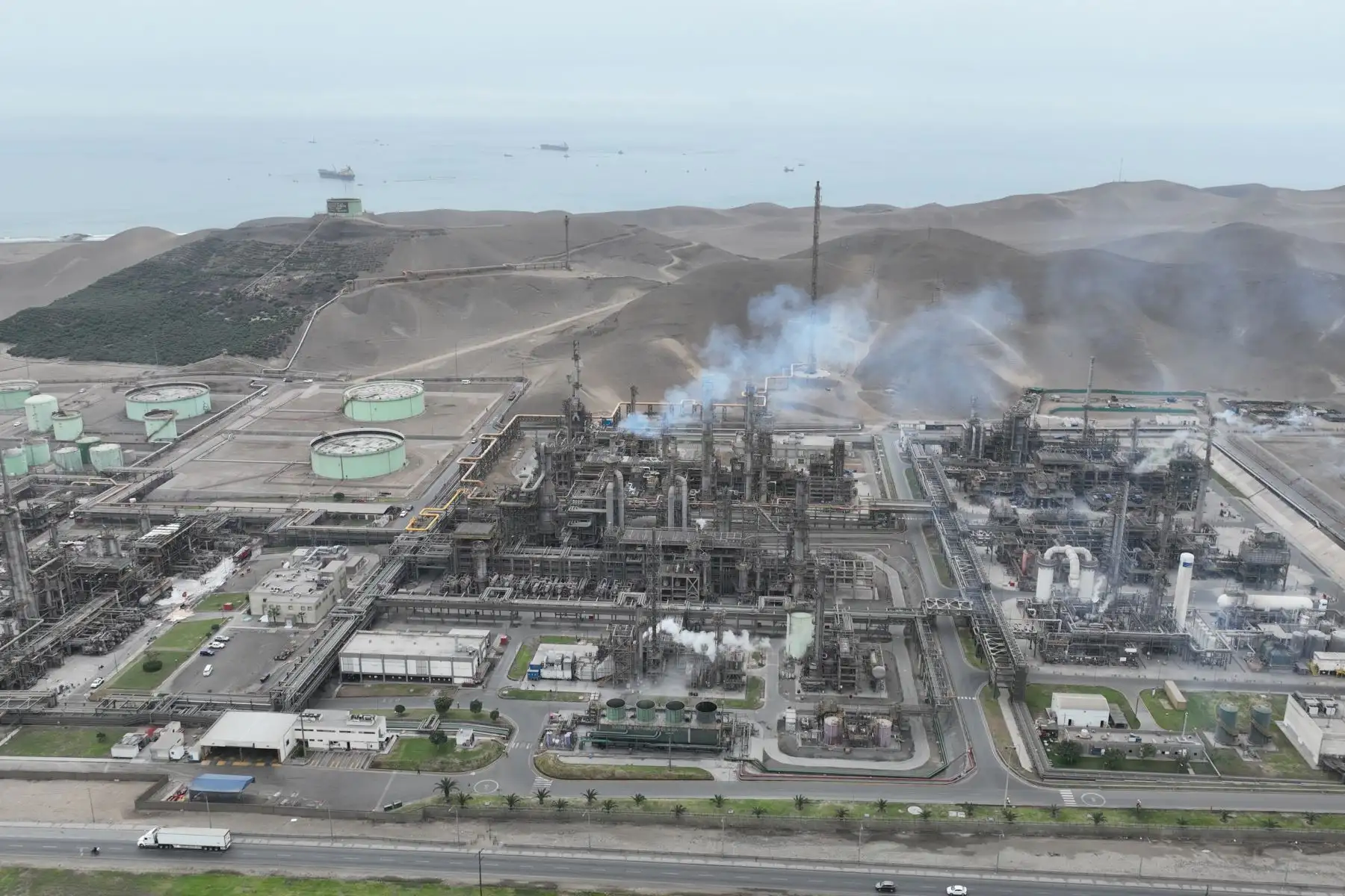 El incendio registrado al interior de la refinería La Pampilla, en el distrito de Ventanilla, ha dejado dos heridos, reportó la empresa Repsol. Foto: ANDINA/Juan Carlos Guzmán