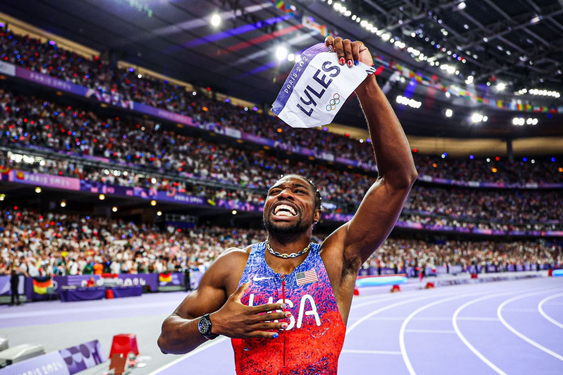 Noah Lyles celebrando en París 2024.