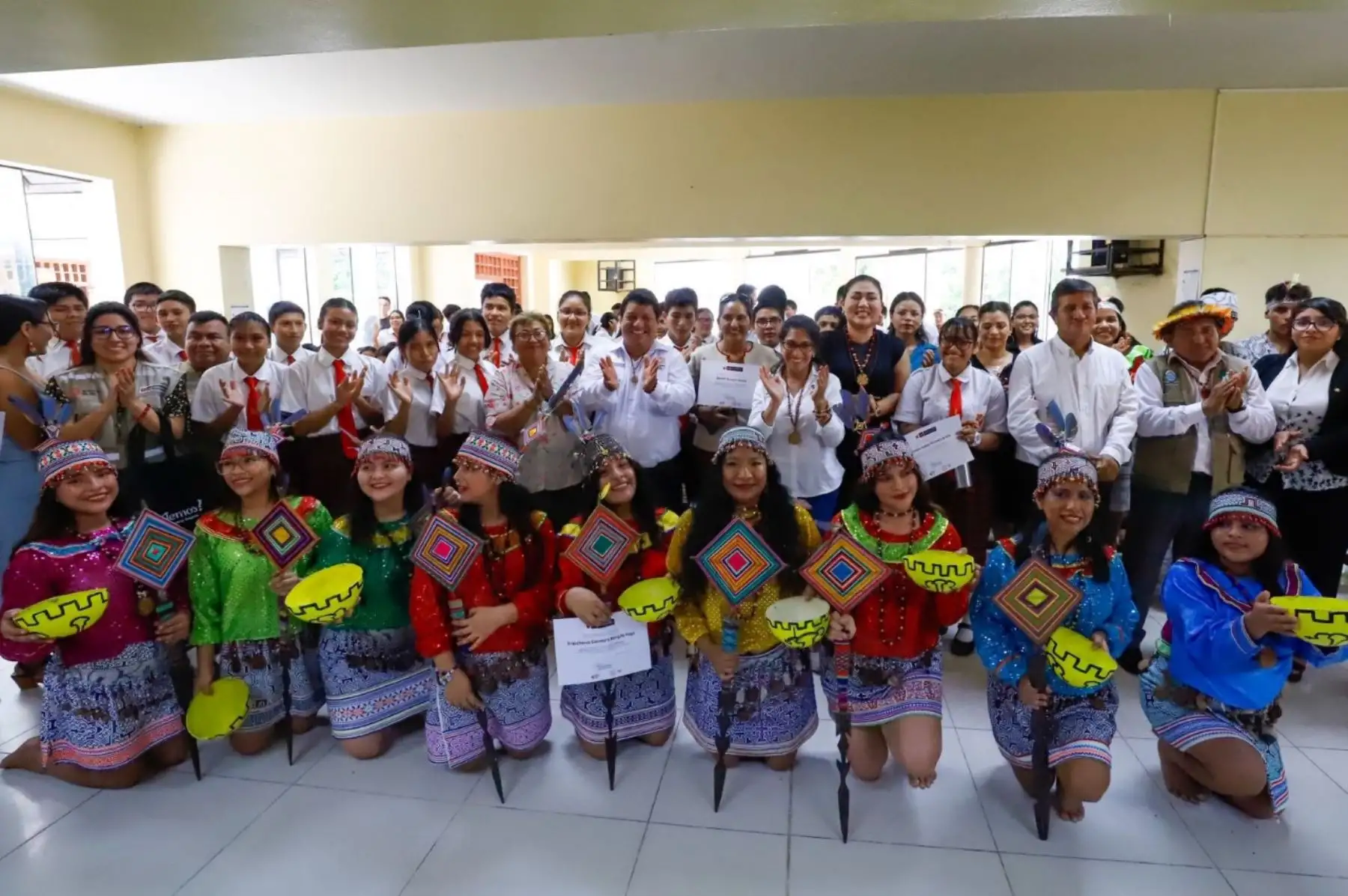 La ministra de Cultura, Leslie Urteaga, clausuró el curso gratuito de shipibo-konibo, en Ucayali, en el marco de la conmemoración del Día Internacional de los Pueblos Indígenas. Foto: Ministerio de Cultura