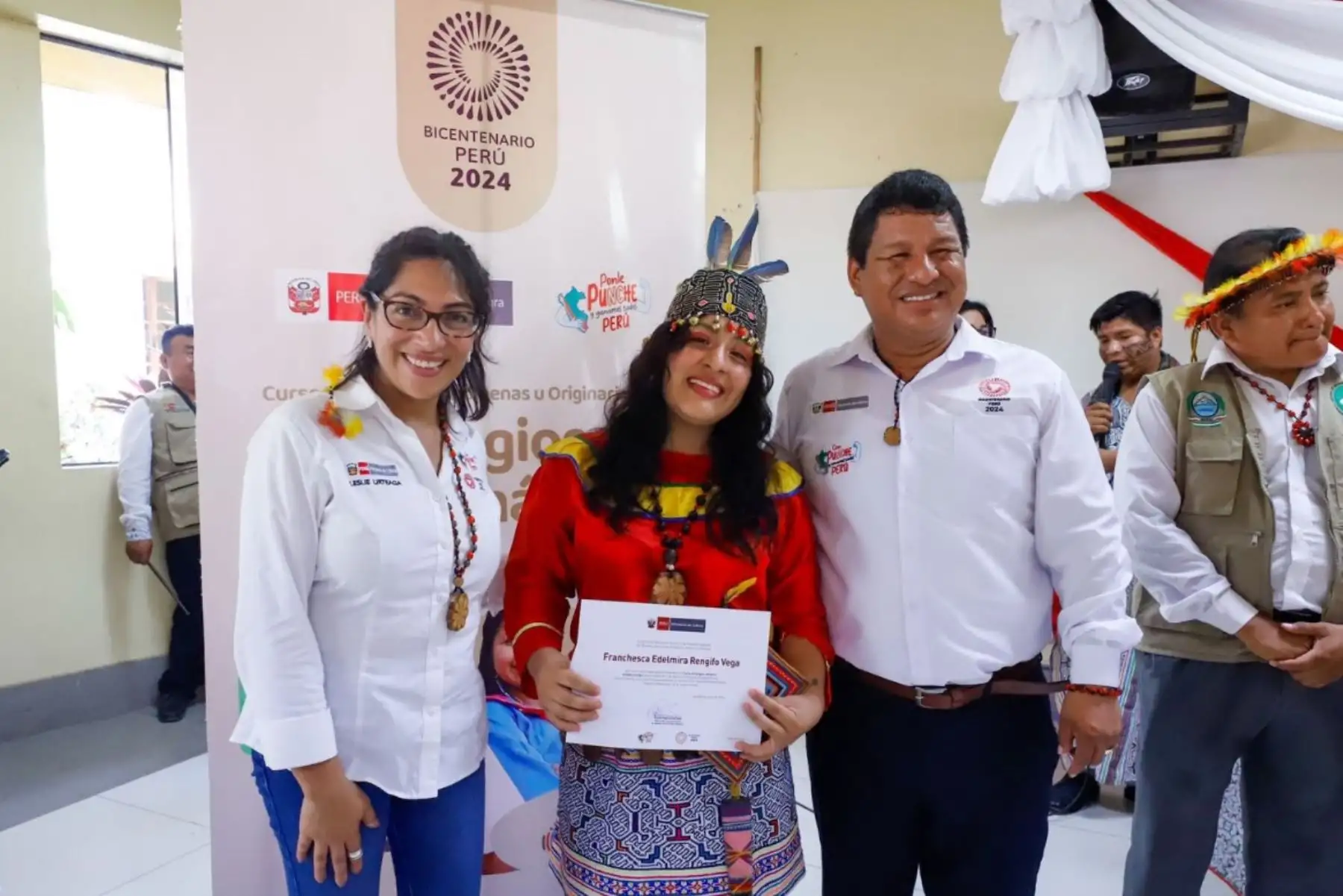 La ministra de Cultura, Leslie Urteaga, clausuró el curso gratuito de shipibo-konibo, en Ucayali, en el marco de la conmemoración del Día Internacional de los Pueblos Indígenas. Foto: Ministerio de Cultura