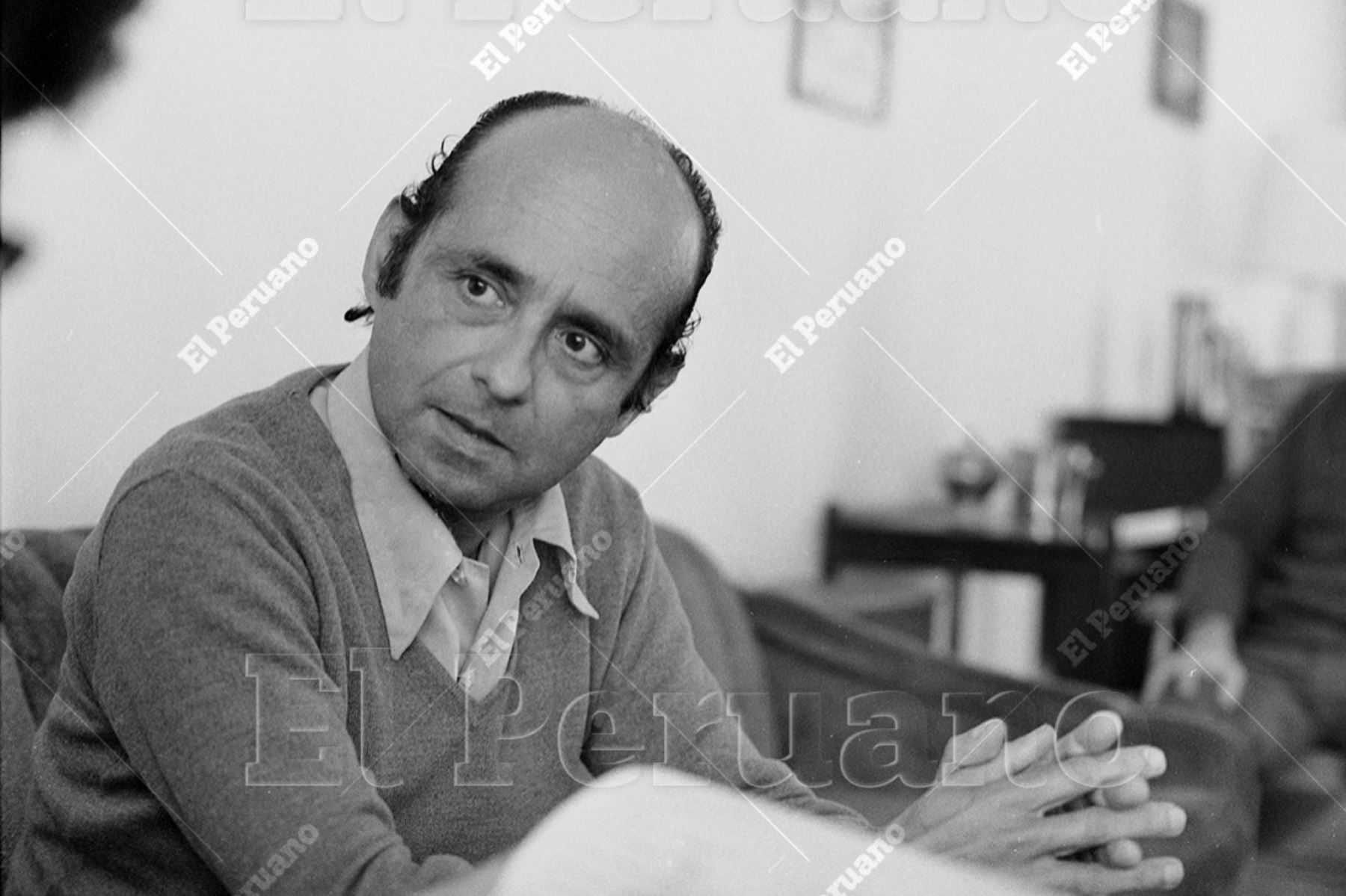 Lima - 26 agosto 1975 / Poeta Carlos Germán Belli, Premio Nacional de Poesía en 1962. Foto: Archivo Histórico de El Peruano / Humberto Romaní