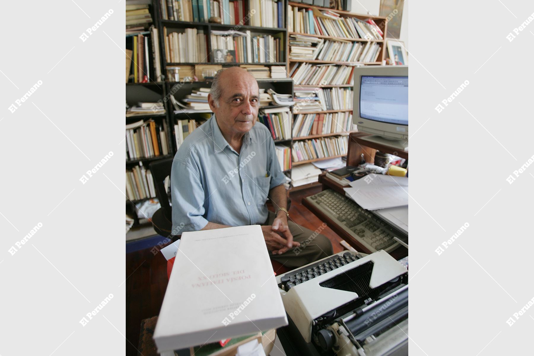 Lima - 7 marzo 2006 / Carlos Germán Belli, poeta de la Generación del 50, distinguido con el Premio Iberoamericano de poesía "Pablo Neruda". Foto: Diario Oficial El Peruano / Carlos Lezama