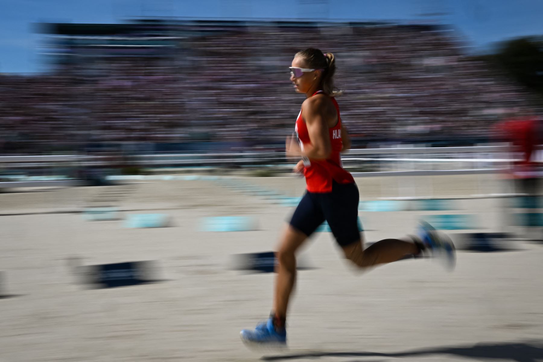 Lucie Hlavackova, de la República Checa, compite en la carrera láser individual femenina del pentatlón moderno durante los Juegos Olímpicos de París 2024. Foto: AFP