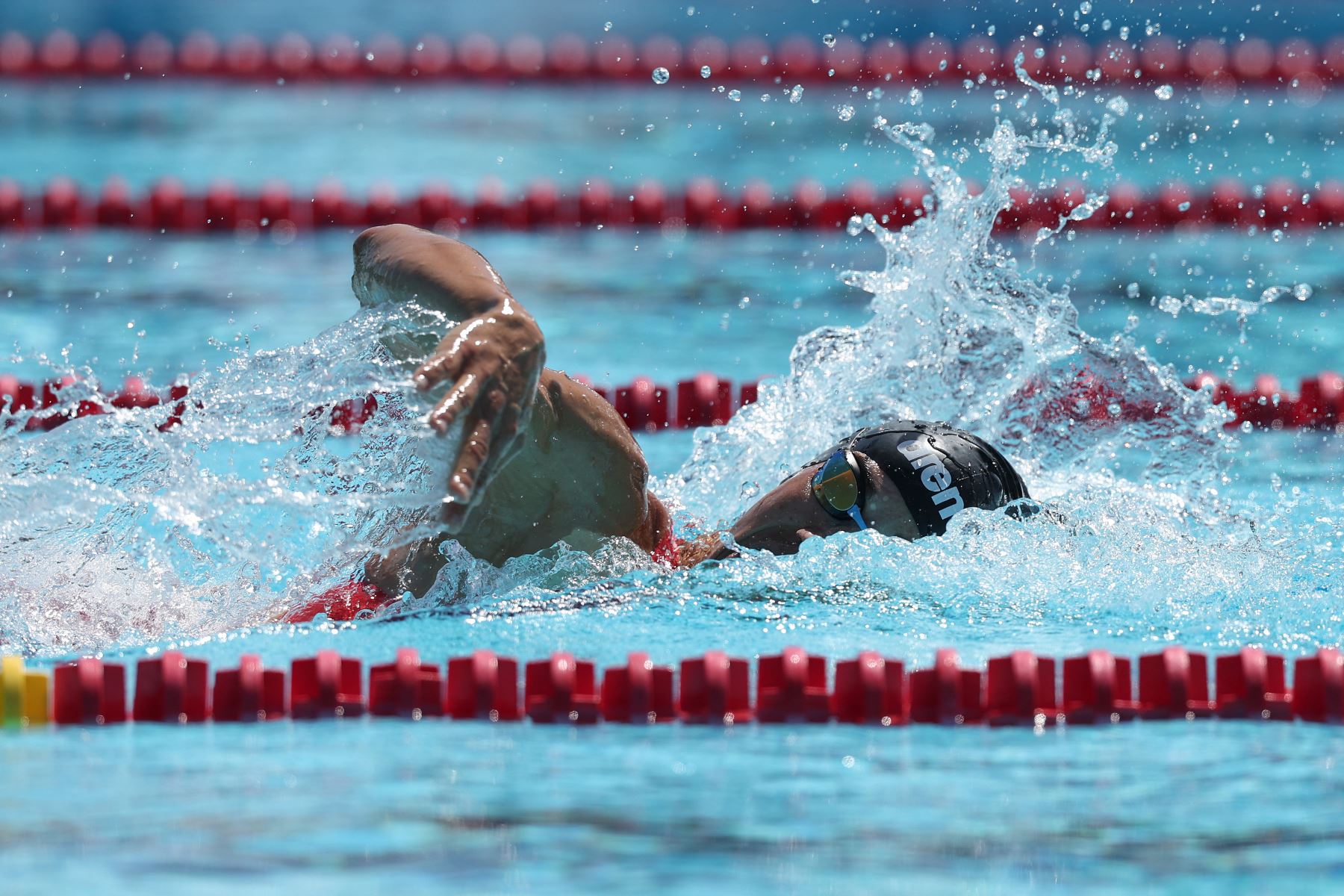 La italiana Alice Sotero compite en la final de natación individual femenina de 200 m estilo libre del pentatlón moderno durante los Juegos Olímpicos de París 2024. AFP