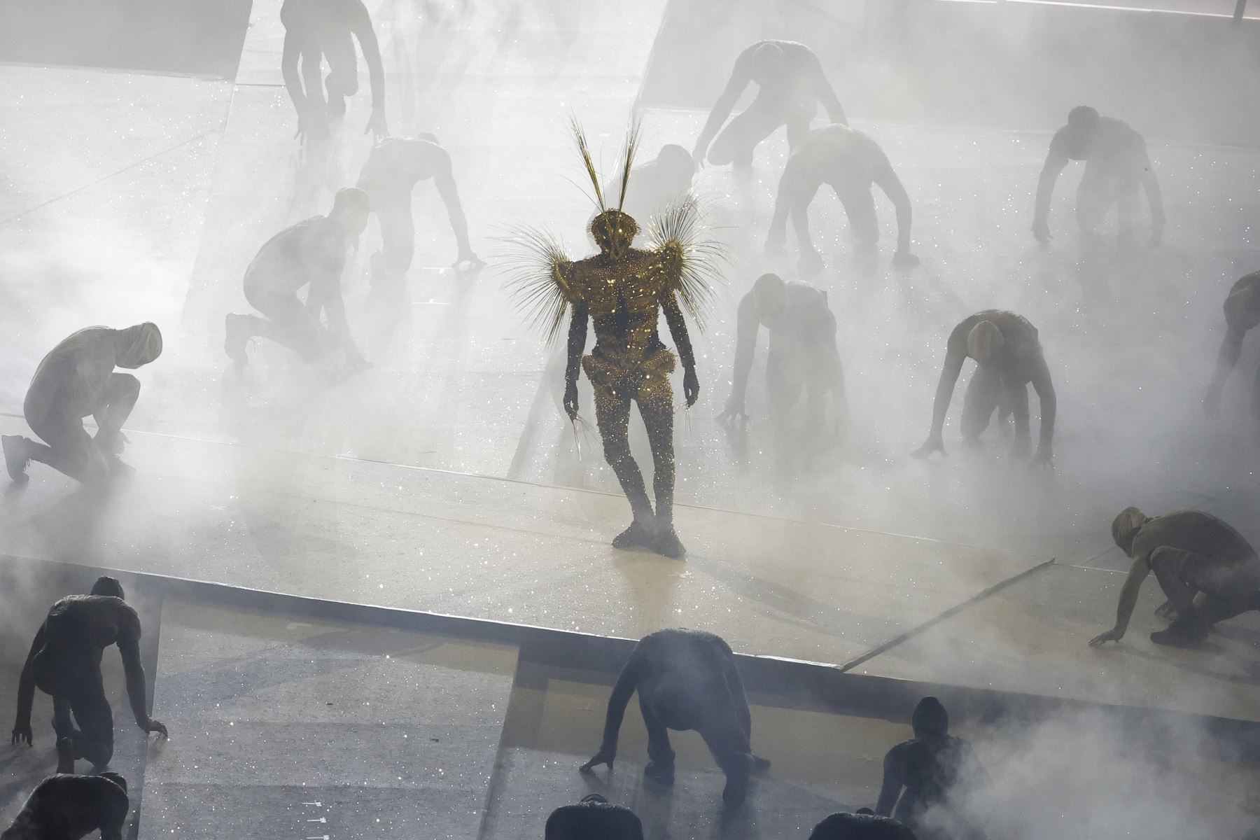 Artistas actúan durante la ceremonia de clausura de los Juegos Olímpicos de París 2024 en el Estadio Stade de France de París (Francia).
Foto: EFE