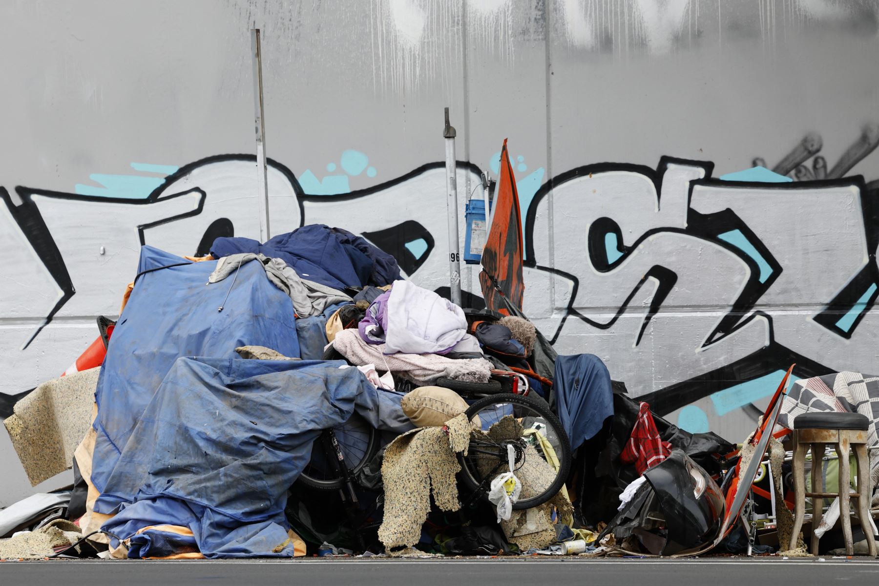 Vista general de un campamento para personas sin hogar en Oakland, California, EE.UU., el 12 de agosto de 2024. Foto: EFE