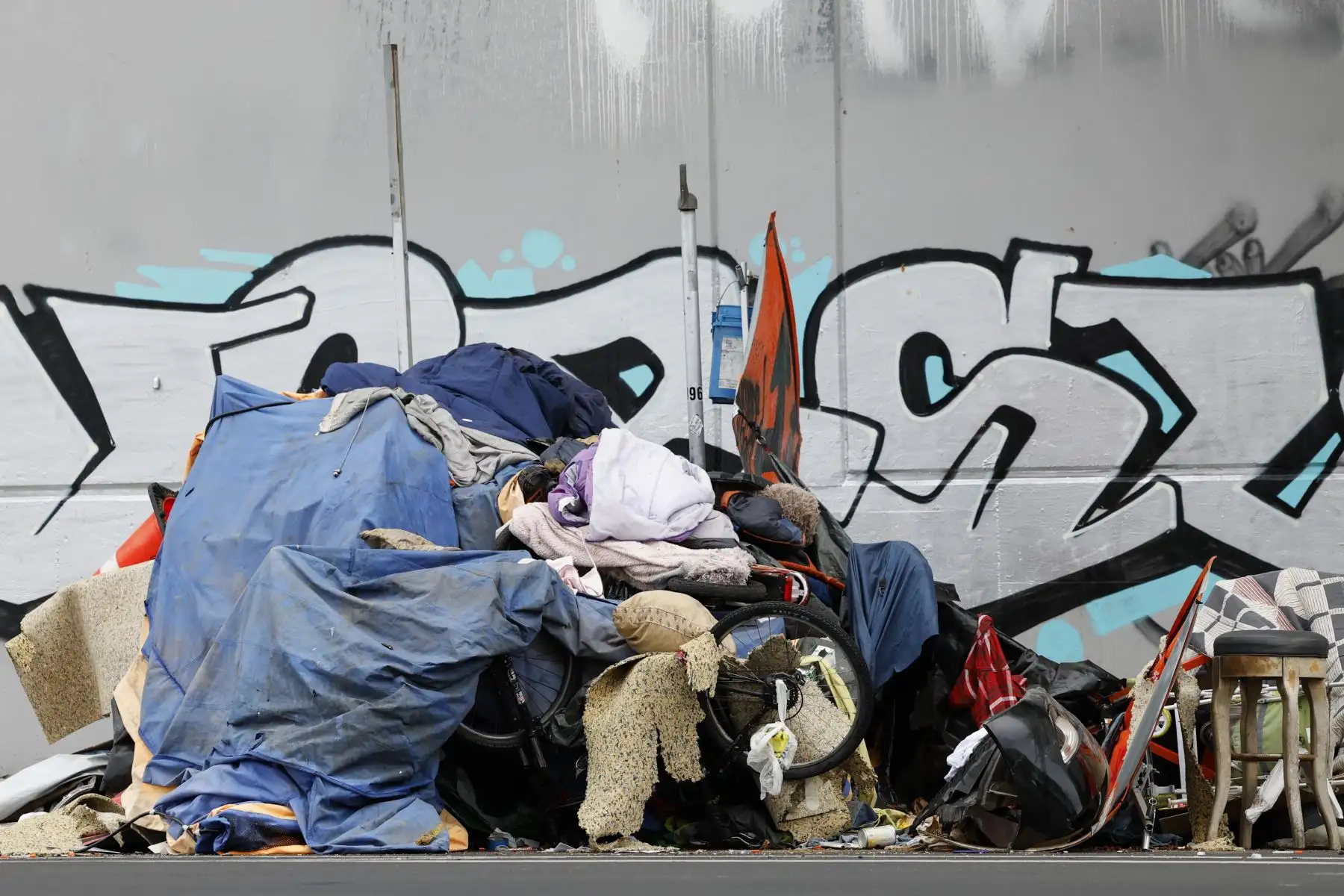 Vista general de un campamento para personas sin hogar en Oakland, California, EE.UU., el 12 de agosto de 2024. Foto: EFE