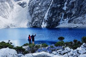 Las publicaciones españolas han puesto en relieve las imponentes montañas de la Cordillera Blanca, el majestuoso Monumento Arqueológico de Chavín, así como la flora y fauna únicas que posee esta fascinante región de nuestro país.