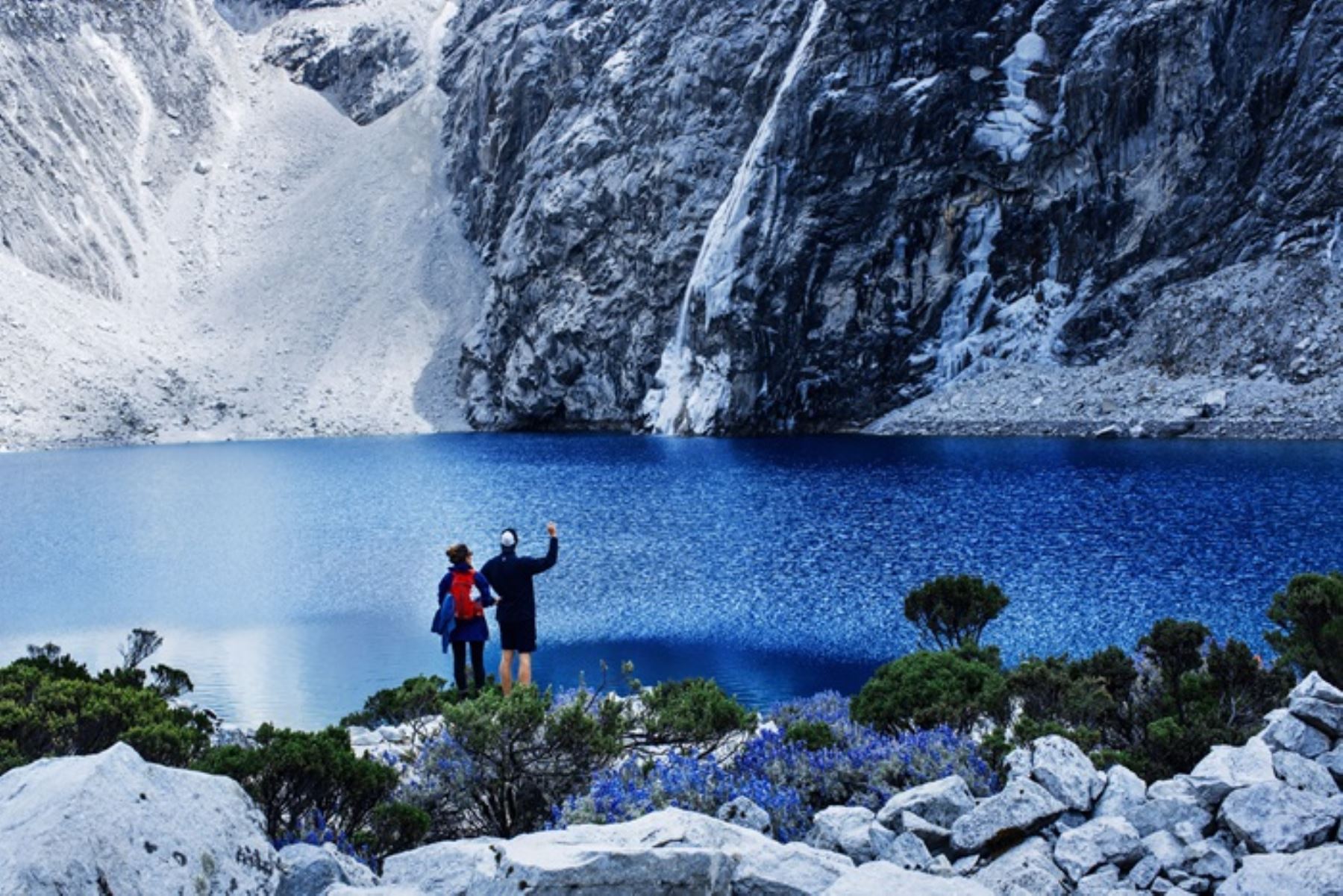 Las publicaciones españolas han puesto en relieve las imponentes montañas de la Cordillera Blanca, el majestuoso Monumento Arqueológico de Chavín, así como la flora y fauna únicas que posee esta fascinante región de nuestro país.