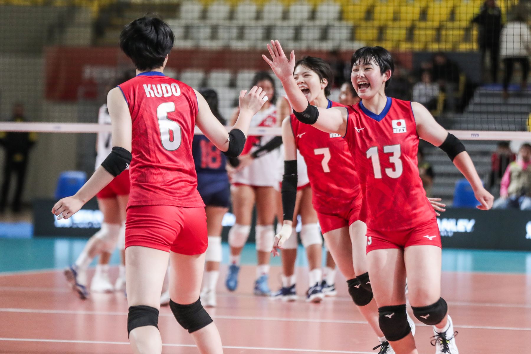 La selección peruana de voleibol sub-17 enfrenta a la selección de Japón en su tercer cotejo del cuadrangular amistoso con sede en el Polideportivo de Villa El Salvador. Foto: ANDINA/ Connie Calderon