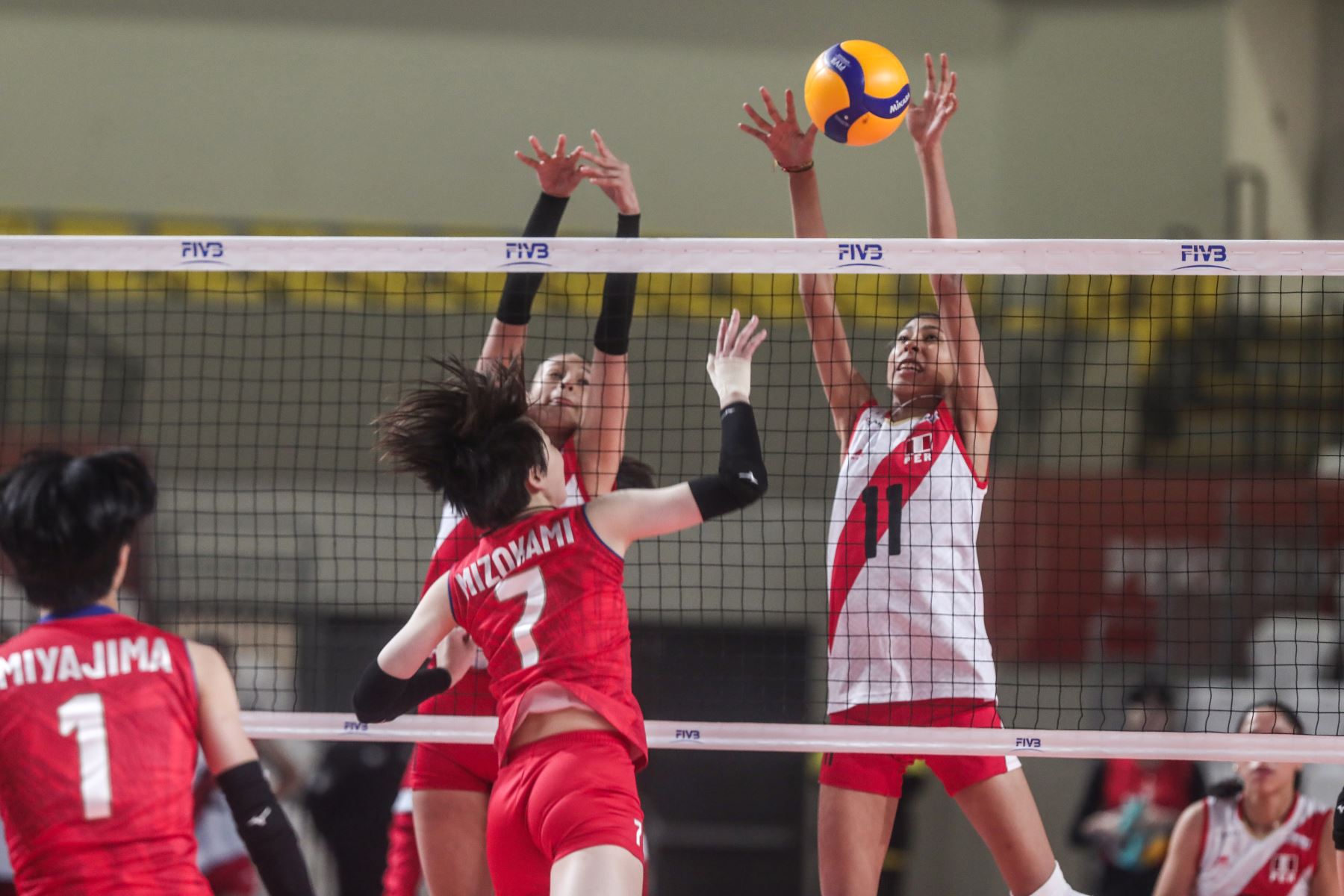 La selección peruana de voleibol sub-17 enfrenta a la selección de Japón en su tercer cotejo del cuadrangular amistoso con sede en el Polideportivo de Villa El Salvador. Foto: ANDINA/ Connie Calderon