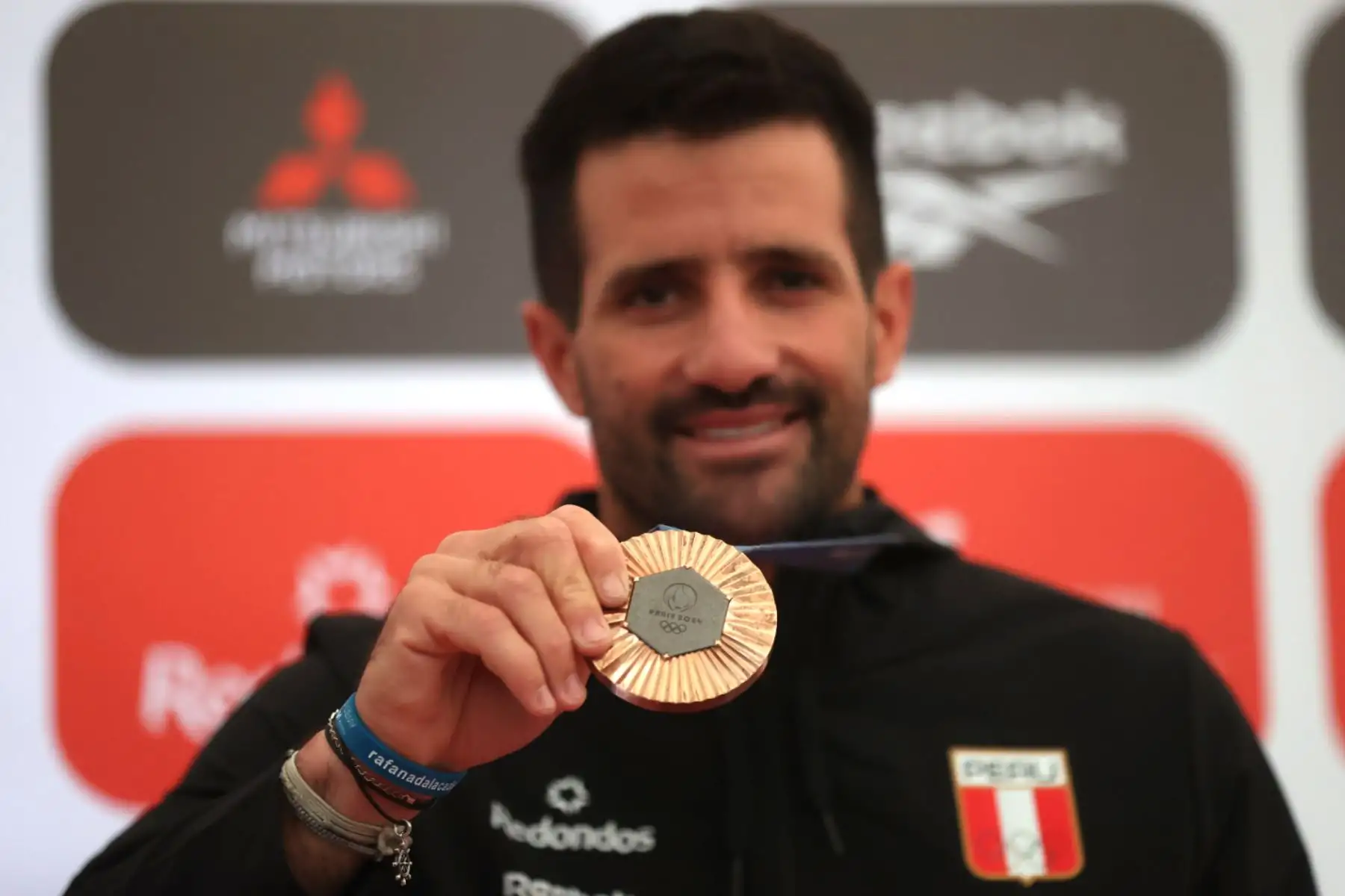 Stefano Peschiera, el joven velerista peruano que obtuvo la medalla de bronce en los juegos olímpicos de París 2024, brindó una conferencia de prensa en la Villa Deportiva Nacional (Videna) de San Luis. Foto: ANDINA/Juan Carlos Guzmán