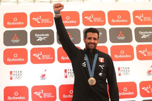 Medallista de bronce Stefano Peschiera brinda conferencia de prensa en Lima