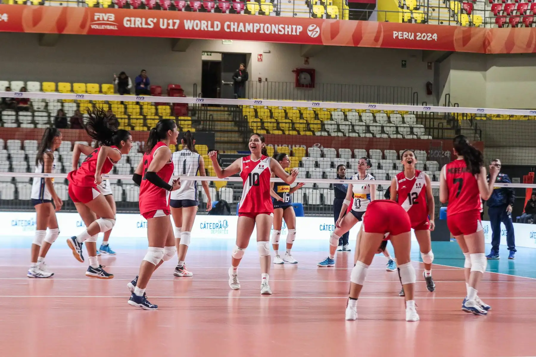 La selección peruana sub-17 celebra cada punto ganado en el partido amistoso contra Italia. Foto: ANDINA/ Connie Calderon