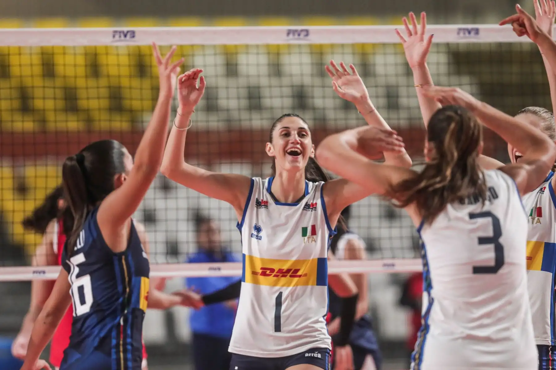 La selección peruana de vóley sub-17 se enfrenta a Italia en un partido amistoso con sede en el Polideportivo Legado de Villa El Salvador. Foto: ANDINA/ Connie Calderon