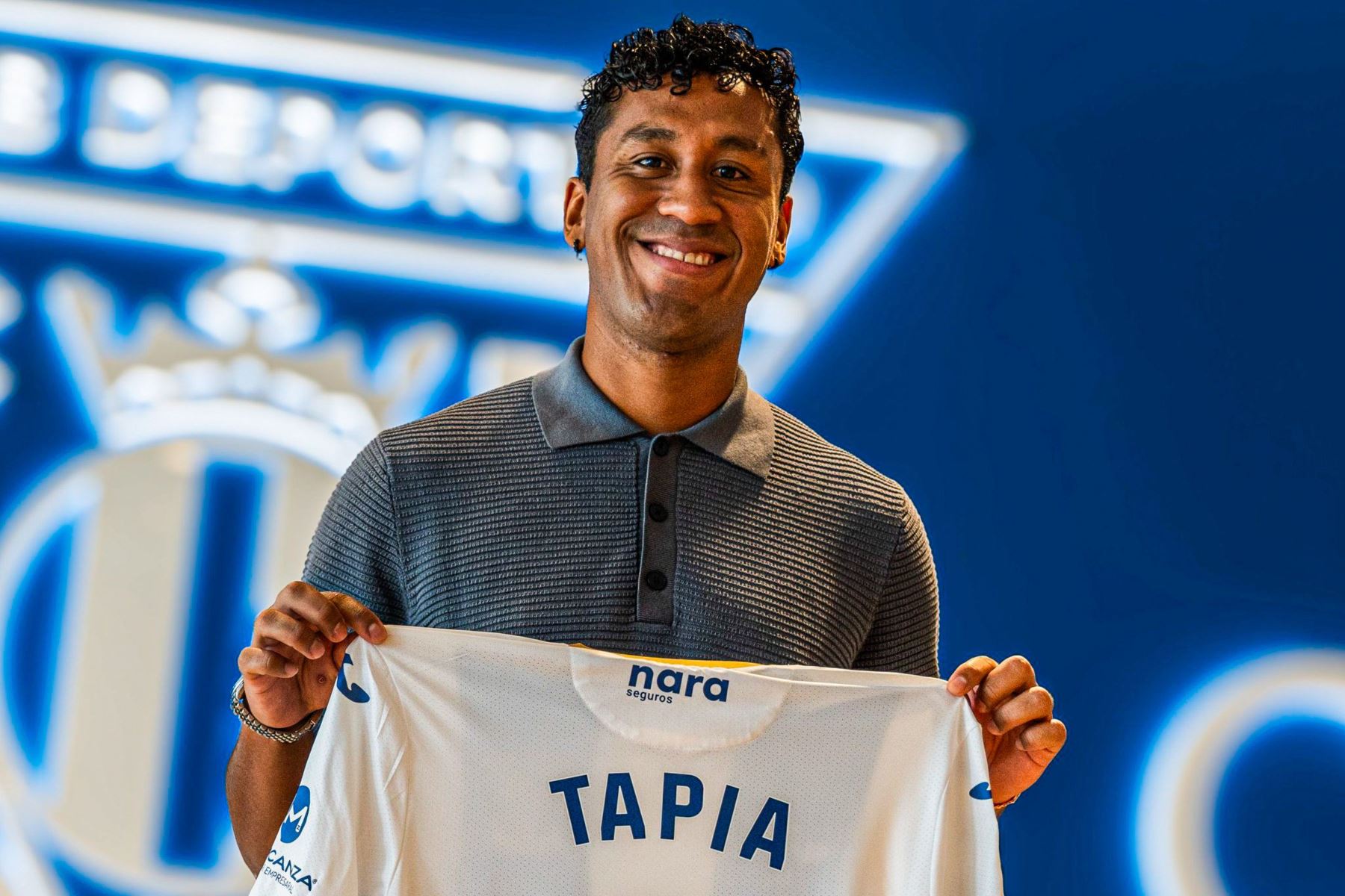 Renato Tapia es presentado como nuevo jugador del CD Leganés de España.