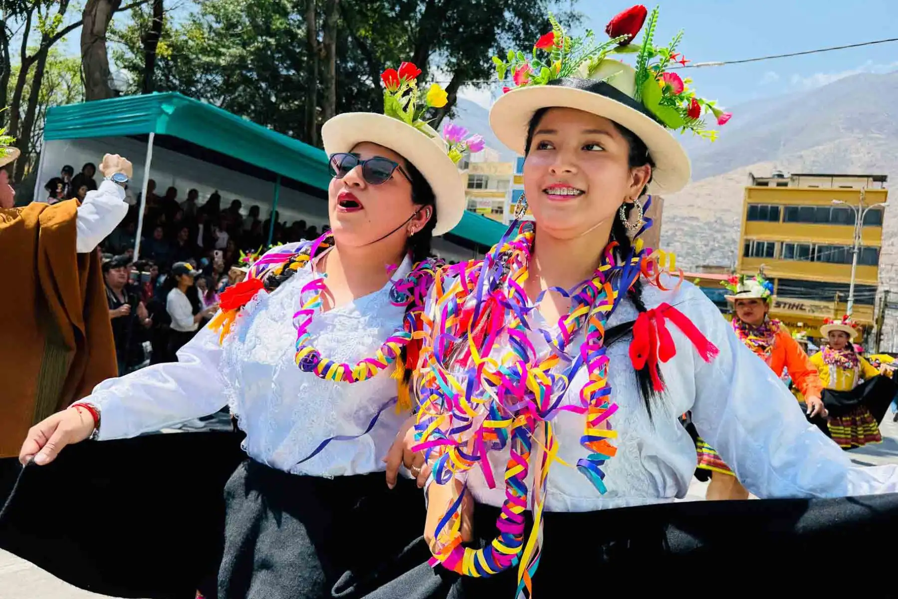 Las mejores danzas de Huánuco  se lucen hoy en todo su esplendor en la Plaza de Armas rindiendo así homenaje a nuestra por sus 485 años de fundación.
 Foto: ANDINA/Braian Reyna