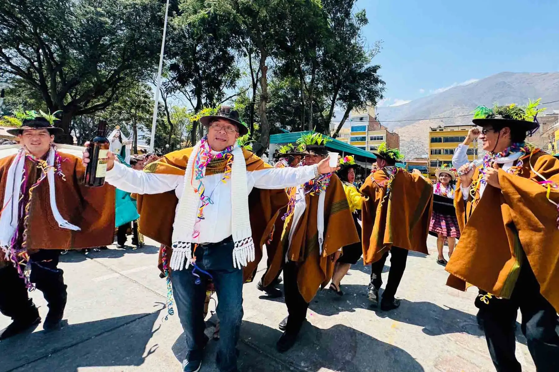 Las mejores danzas de Huánuco  se lucen hoy en todo su esplendor en la Plaza de Armas rindiendo así homenaje a nuestra por sus 485 años de fundación.
 Foto: ANDINA/Braian Reyna