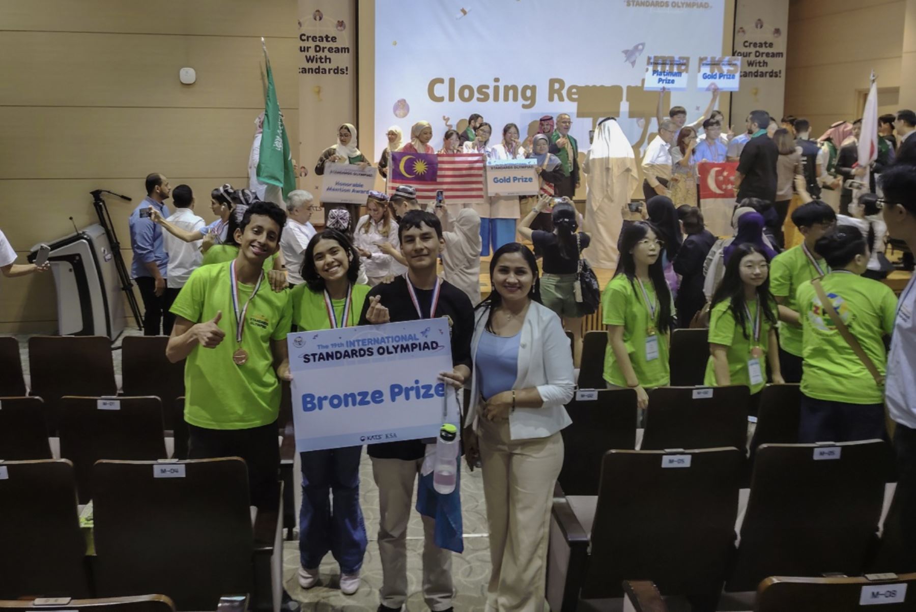 Estudiantes peruanos del Colegio de Alto Rendimiento (COAR) San Martín, ganaron medalla de bronce en Olimpiadas de Normalización en Corea del Sur, con su proyecto de control de casas inteligentes. Foto: Cortesía.