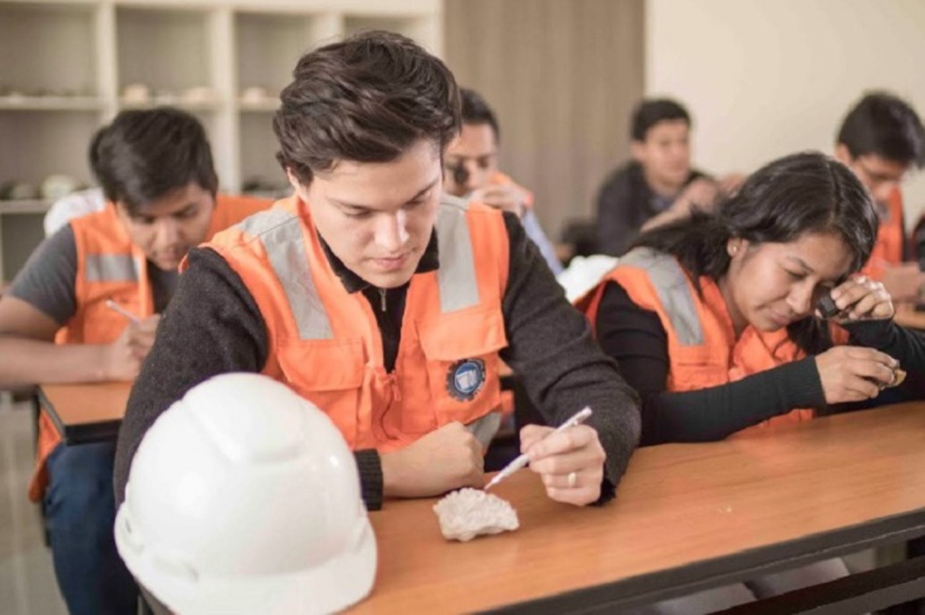 El Instituto de Ingeniero de Minas del Perú (IIMP) ofrece la oportunidad a los jóvenes universitarios de realizar prácticas preprofesionales en reconocidas empresas mineras. Foto: Cortesía.