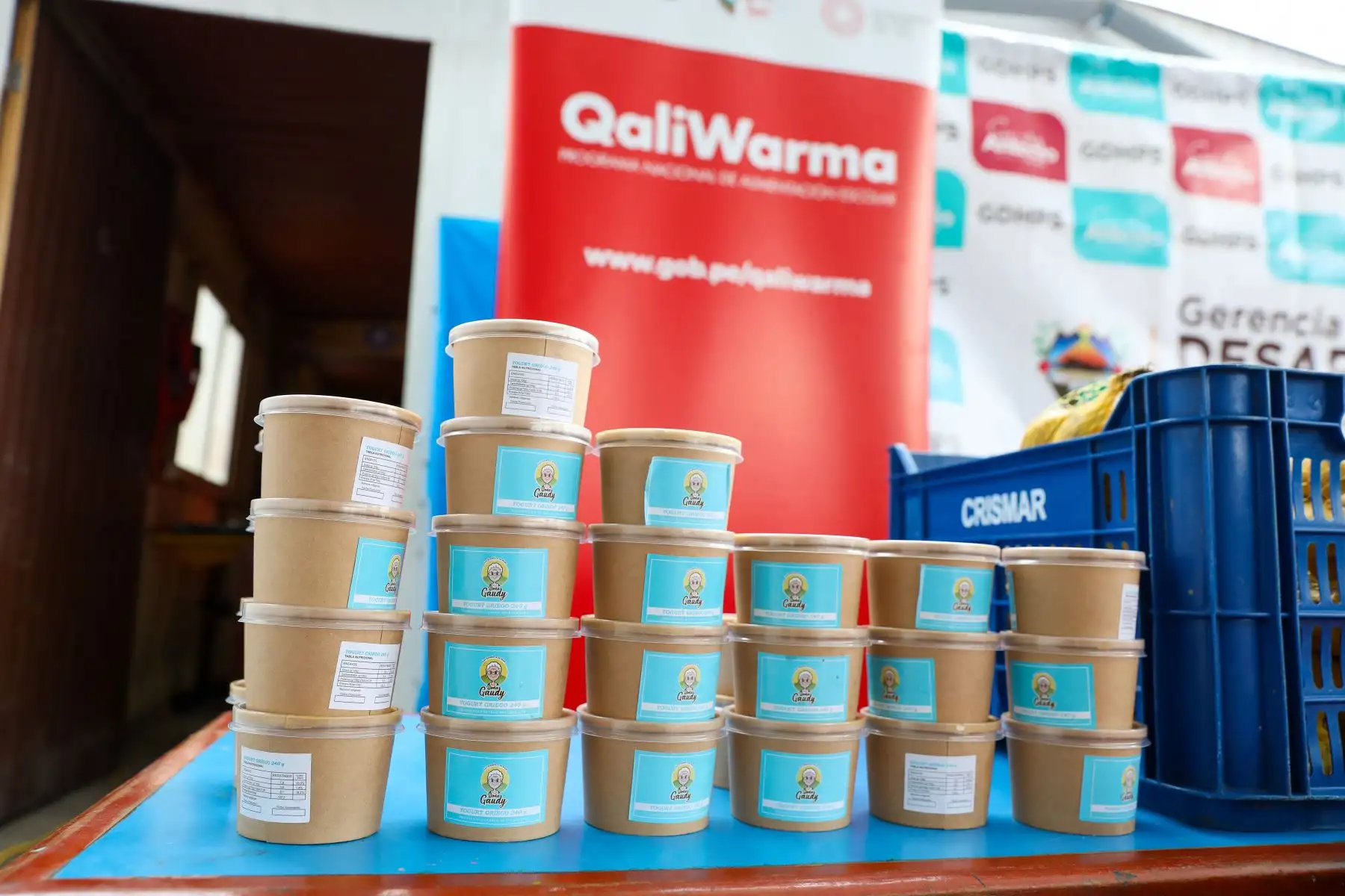 En total se han distribuido 590 unidades de yogur y 590 kilos de plátano para los escolares de inicial y primaria de las instituciones educativas Alejandro Baldomero Camacho Cuya, con cerca de 400 escolares; Niño Jesús de Praga, con 69 usuarios; n.° 346, con 94 alumnos; y, Centro de Educación Básica Especial San Antonio (CEBE), con 12 estudiantes.
Foto: ANDINA/ Difusión