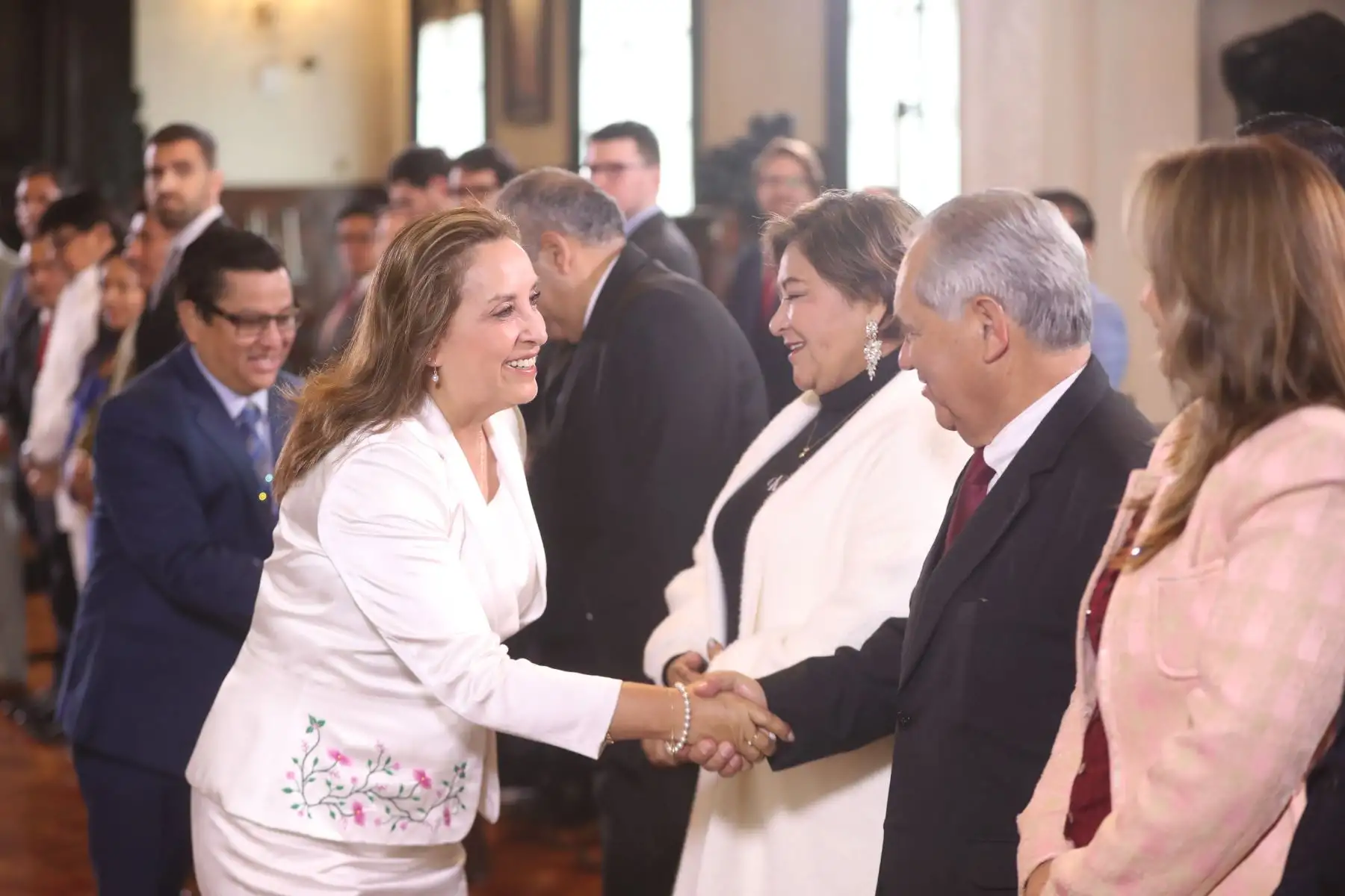 La presidenta de la república, Dina Boluarte, participa en la ceremonia de suscripción de contratos de Estado a Estado con el Reino Unido.
 Foto: ANDINA/Prensa Presidencia