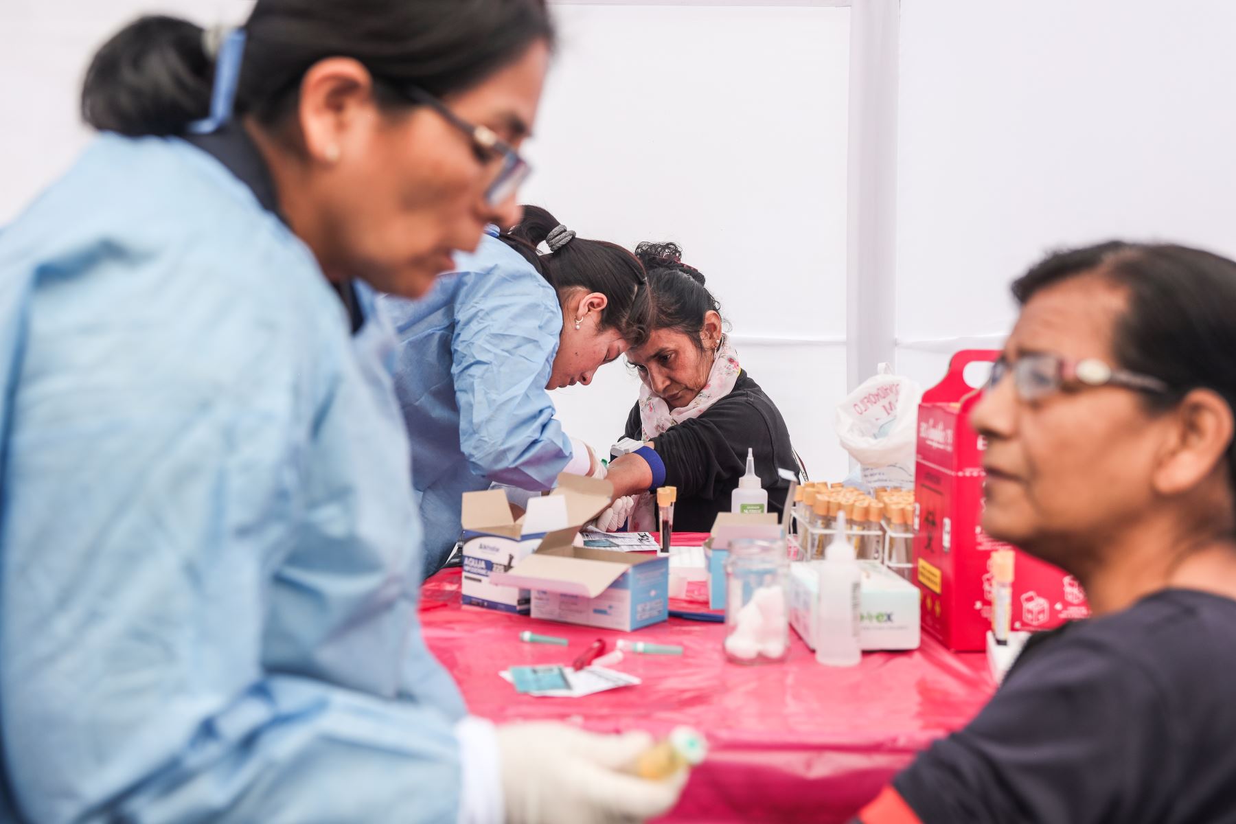 La megacampaña de salud gratuita "Minsa móvil" en el distrito de La Victoria, brinda atención a miles de vecinos con más de 50 especialistas de los principales hospitales e institutos del país. Foto: ANDINA/ Connie Calderon