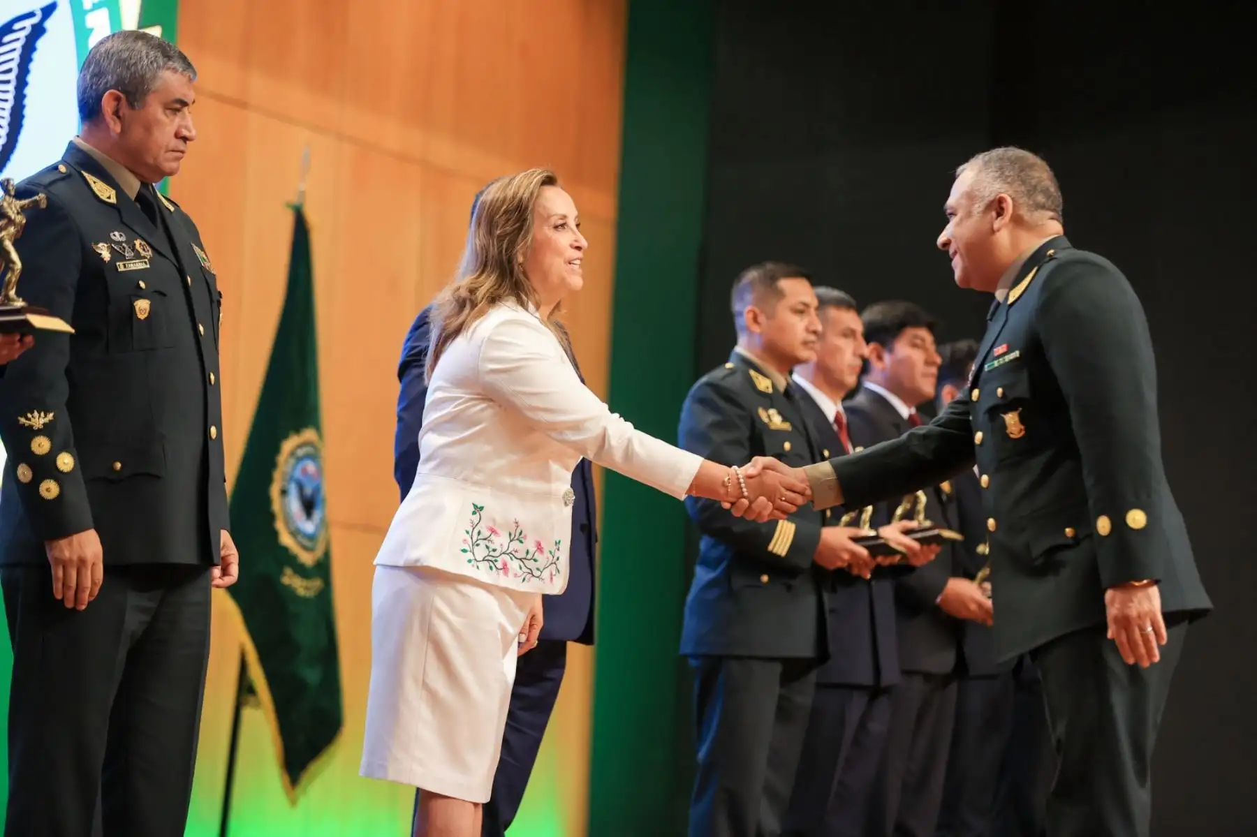 La presidenta Dina Boluarte participa en ceremonia por XXIII Aniversario de la creación de la Dirección contra la corrupción Policía Nacional (Dircocor). Foto: ANDINA/Prensa Presidencia